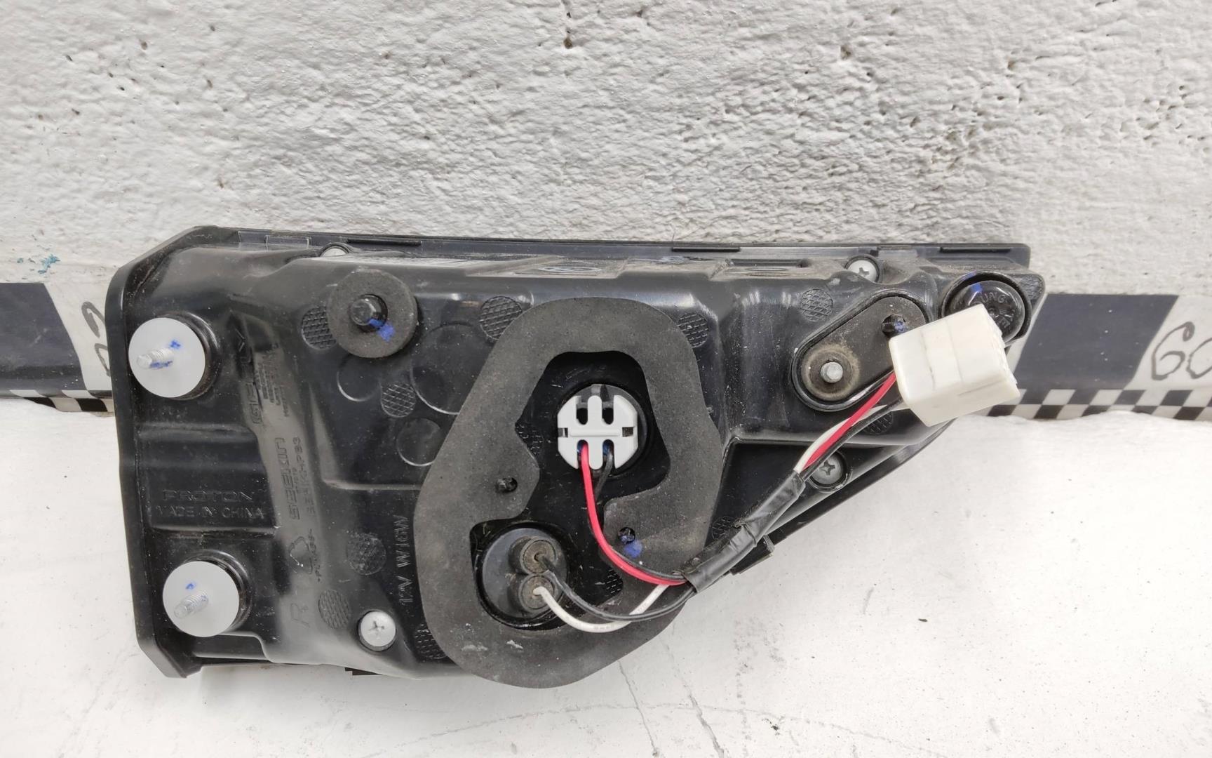 Фонарь задний внутренний правый