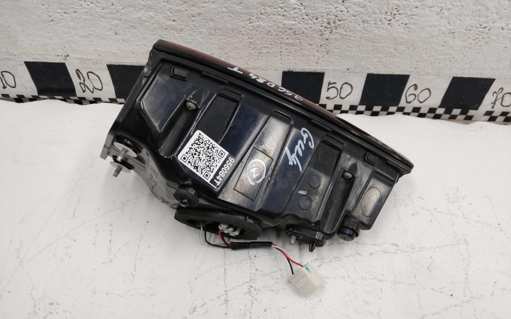 Фонарь задний внутренний правый