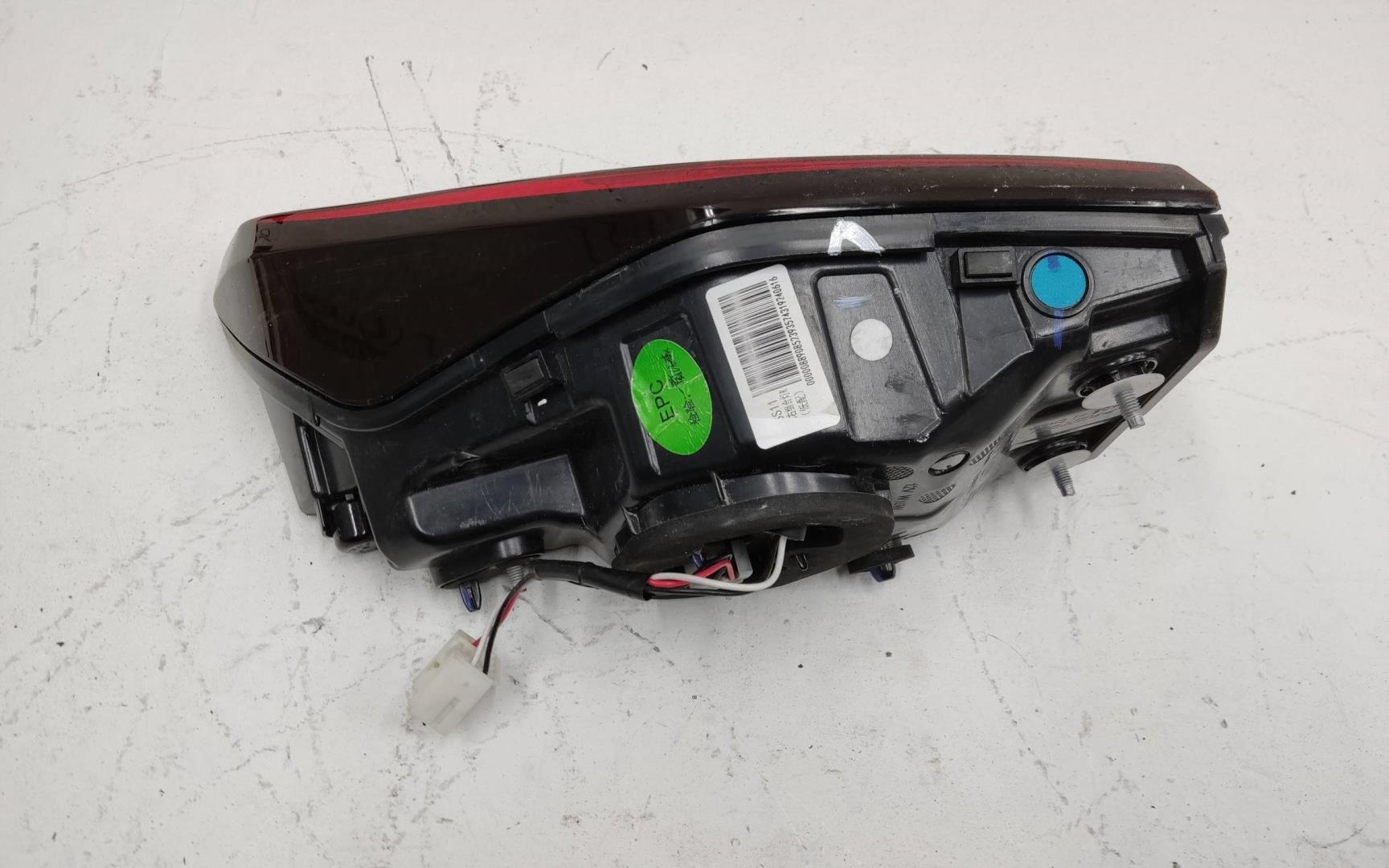 Фонарь задний внутренний правый