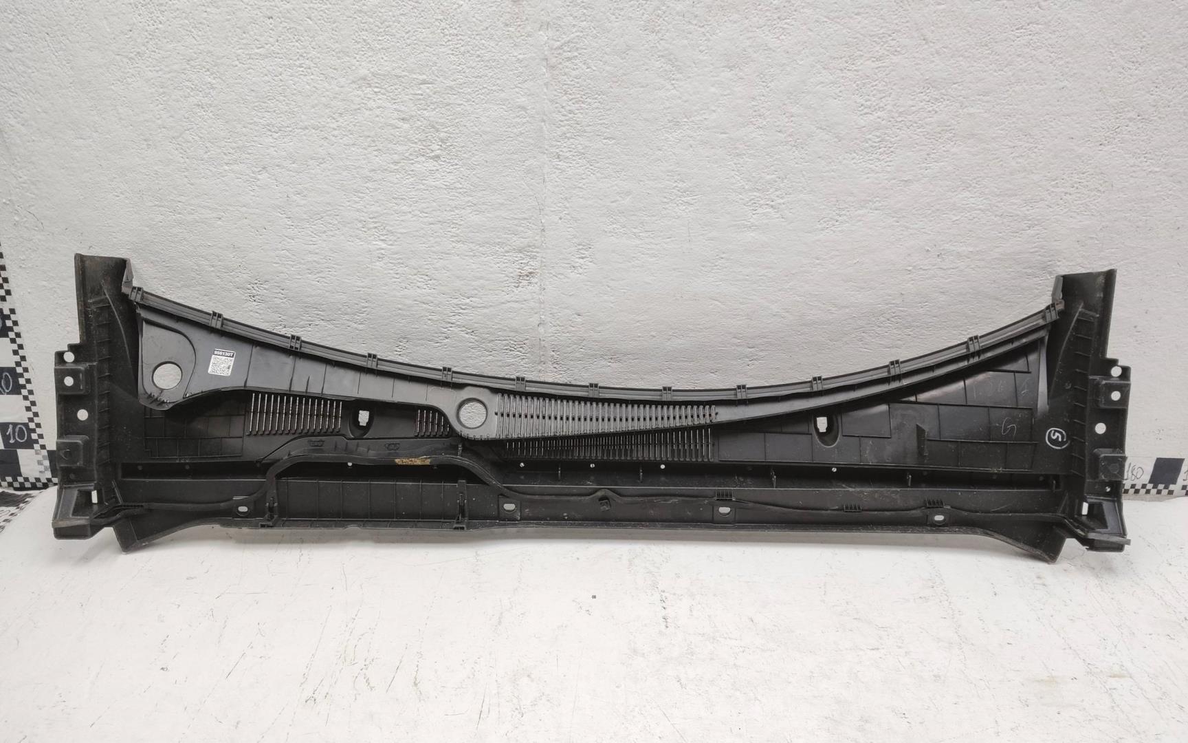 Решетка стеклоочистителей (Жабо)