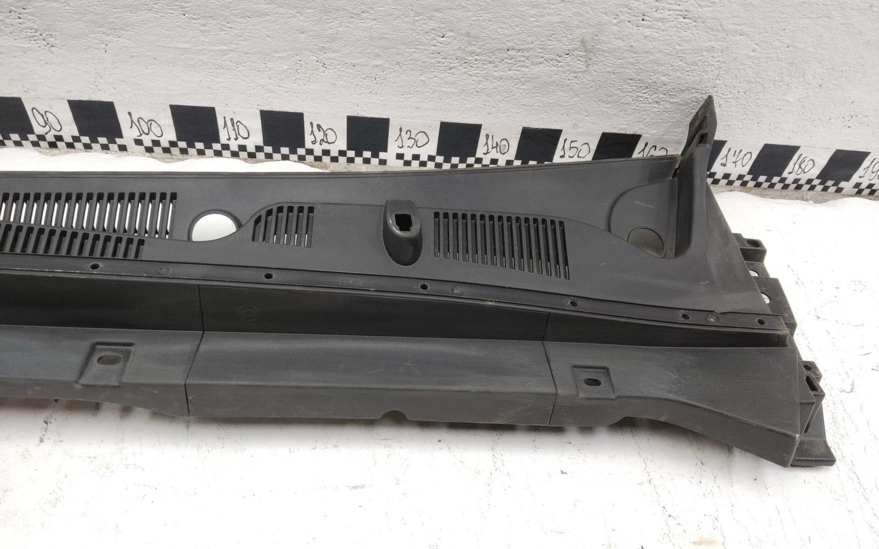 Решетка стеклоочистителей (Жабо)