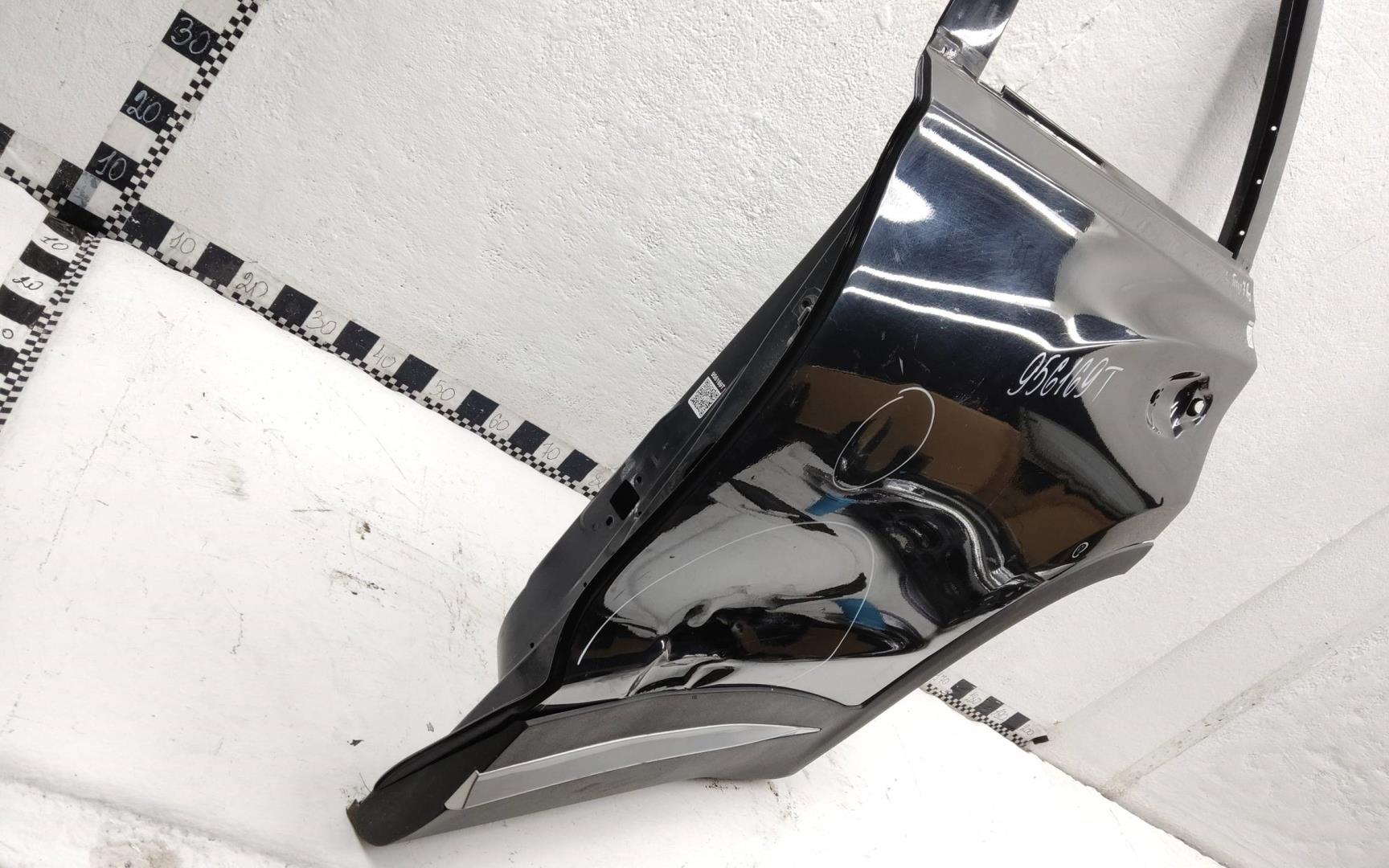 Дверь задняя левая