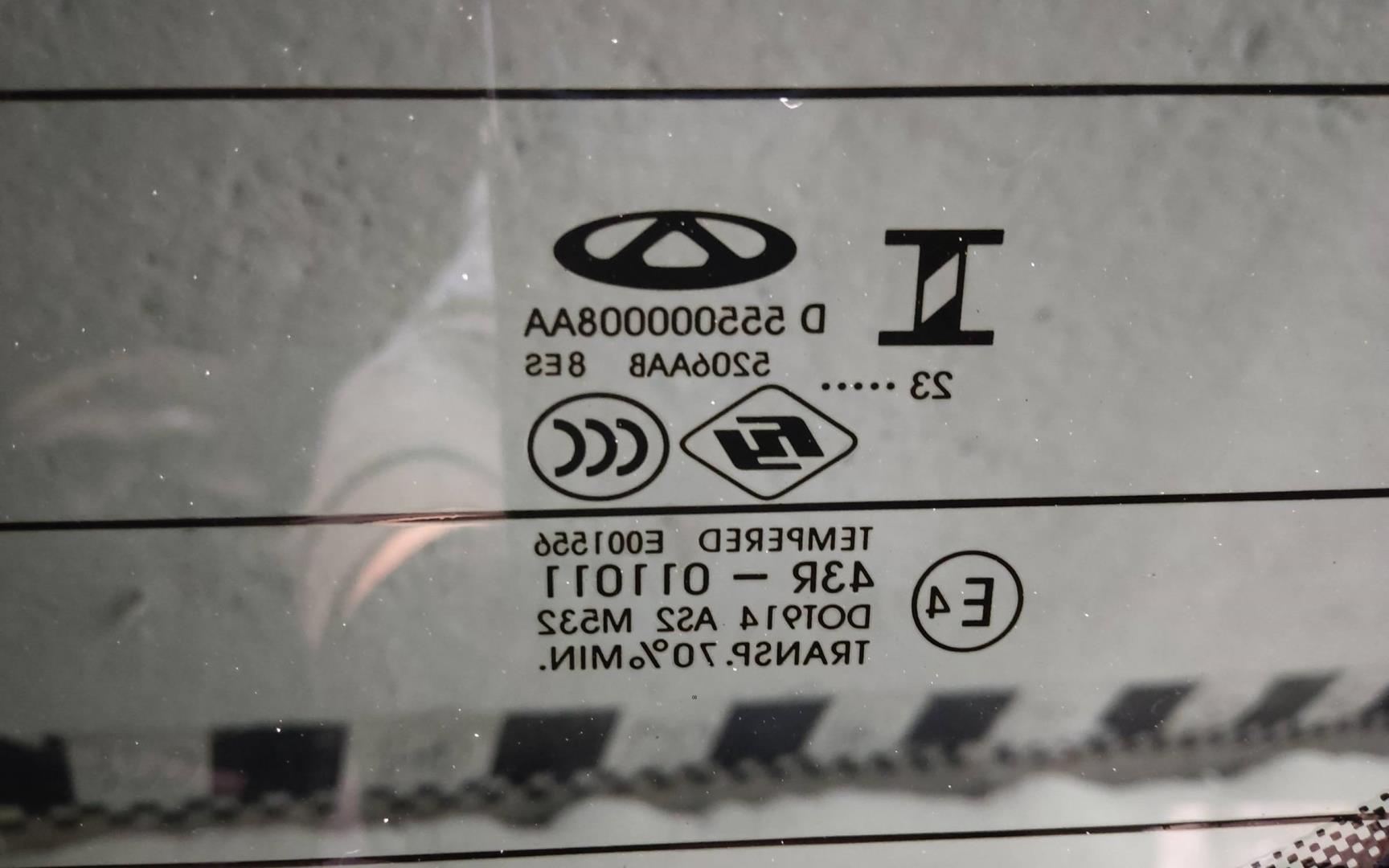 Стекло двери багажника