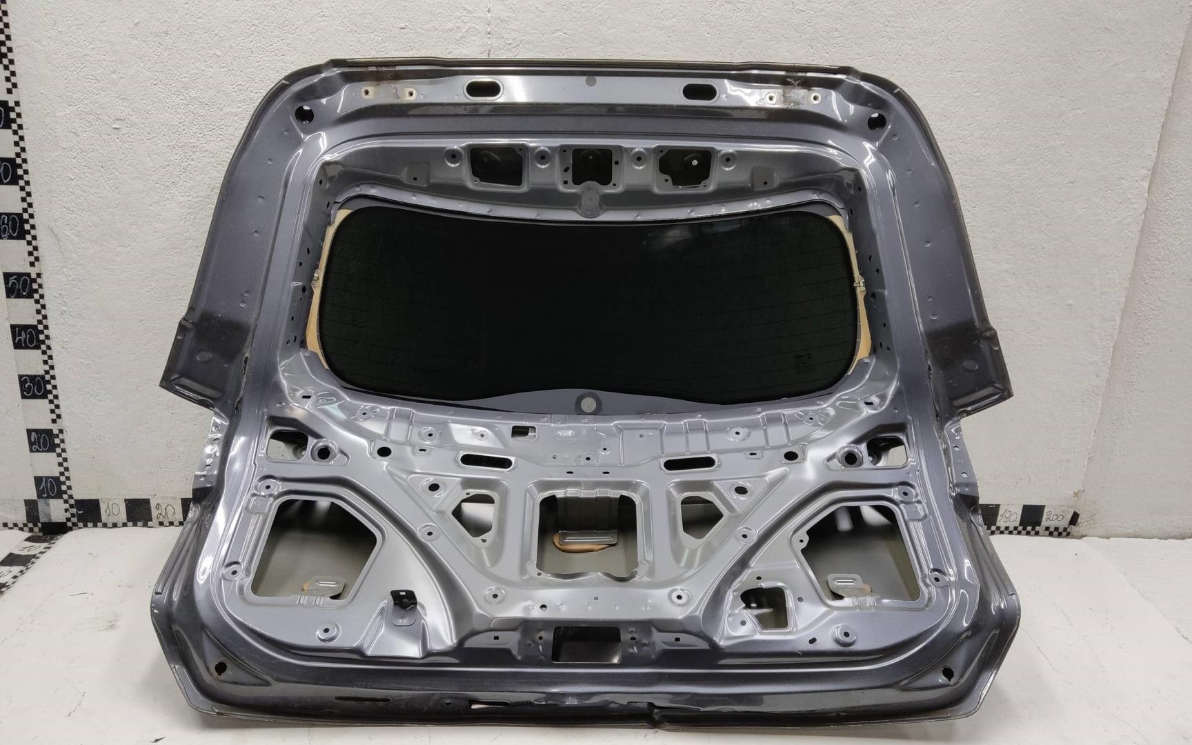 Стекло двери багажника