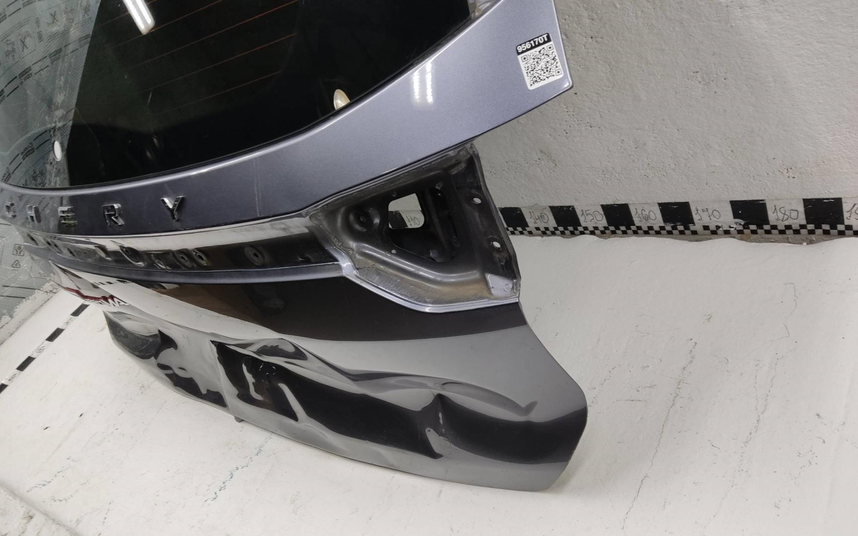 Стекло двери багажника