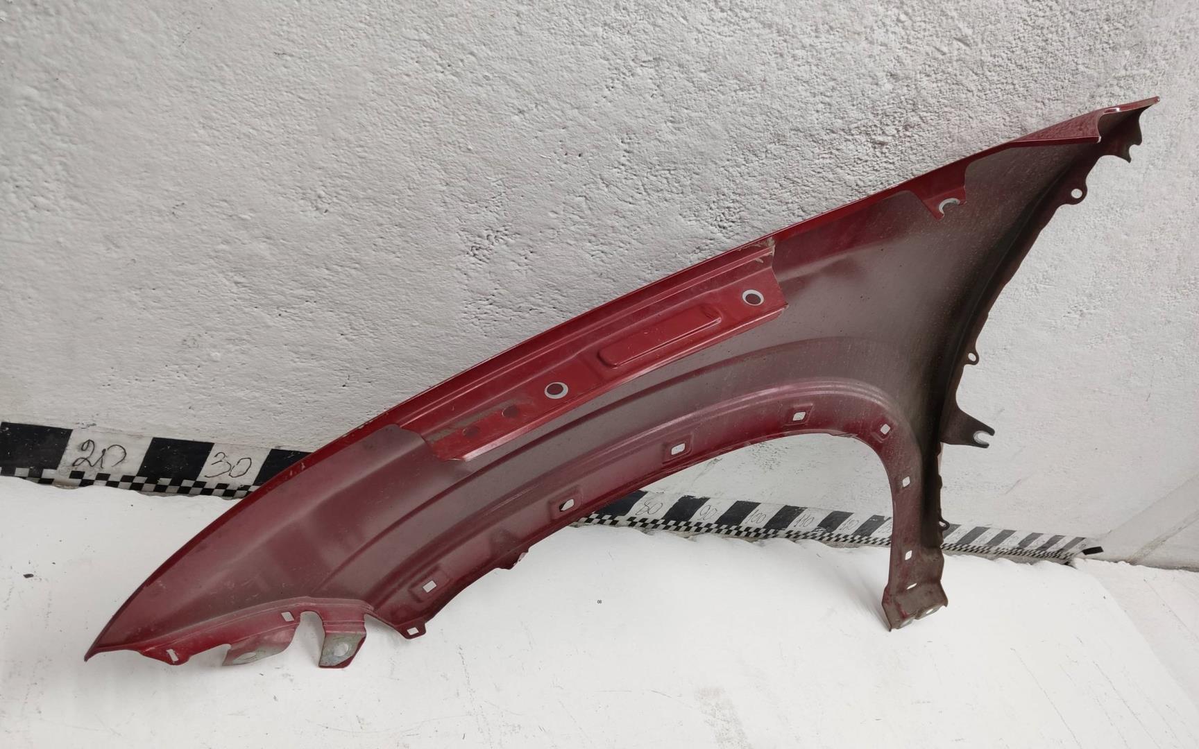 Крыло переднее правое