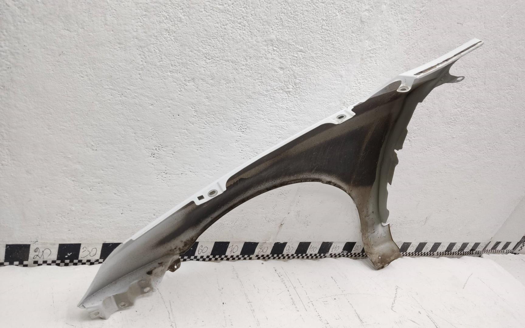 Крыло переднее правое