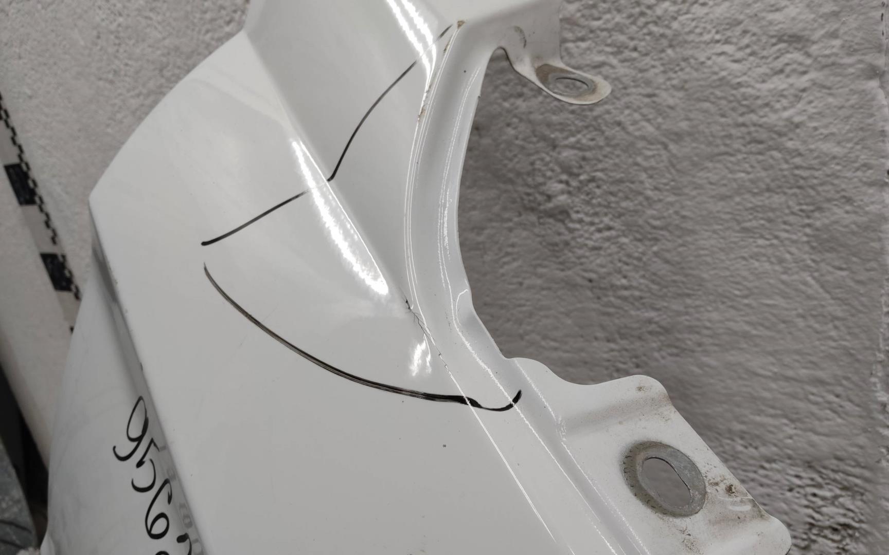 Крыло переднее правое