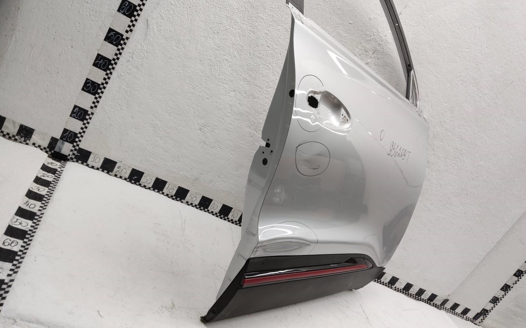 Дверь передняя правая