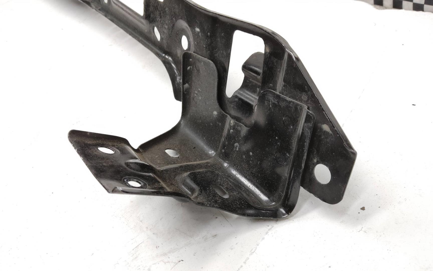 Кронштейн переднего бампера