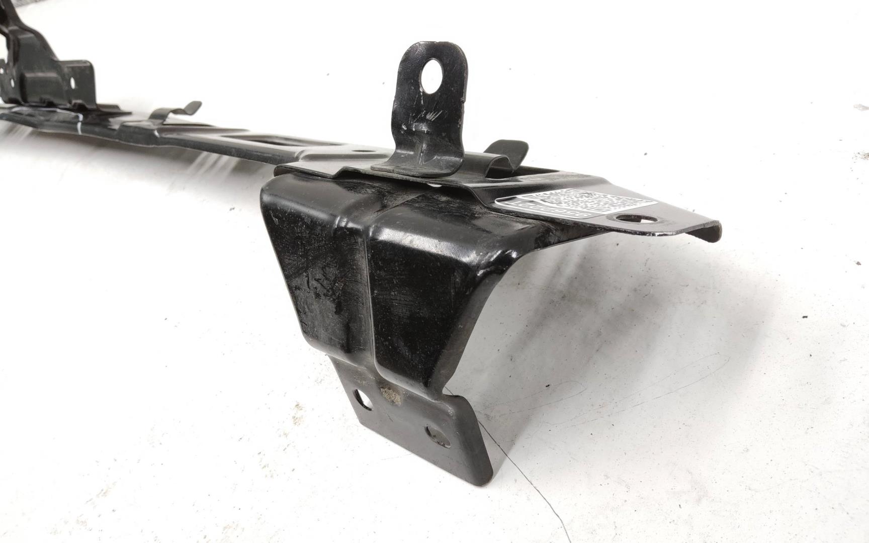 Кронштейн переднего бампера