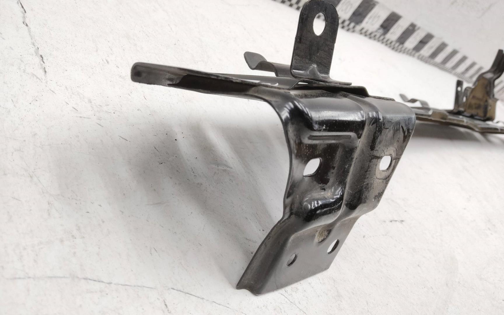 Кронштейн переднего бампера