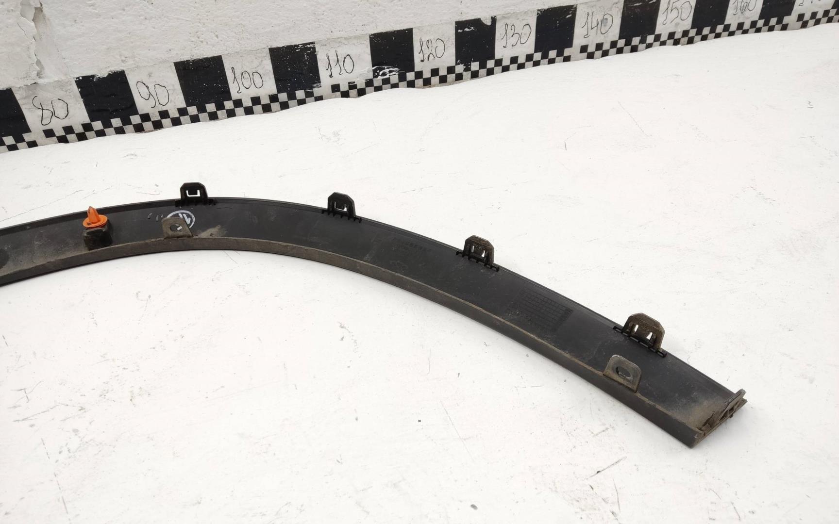 Накладка переднего крыла левого