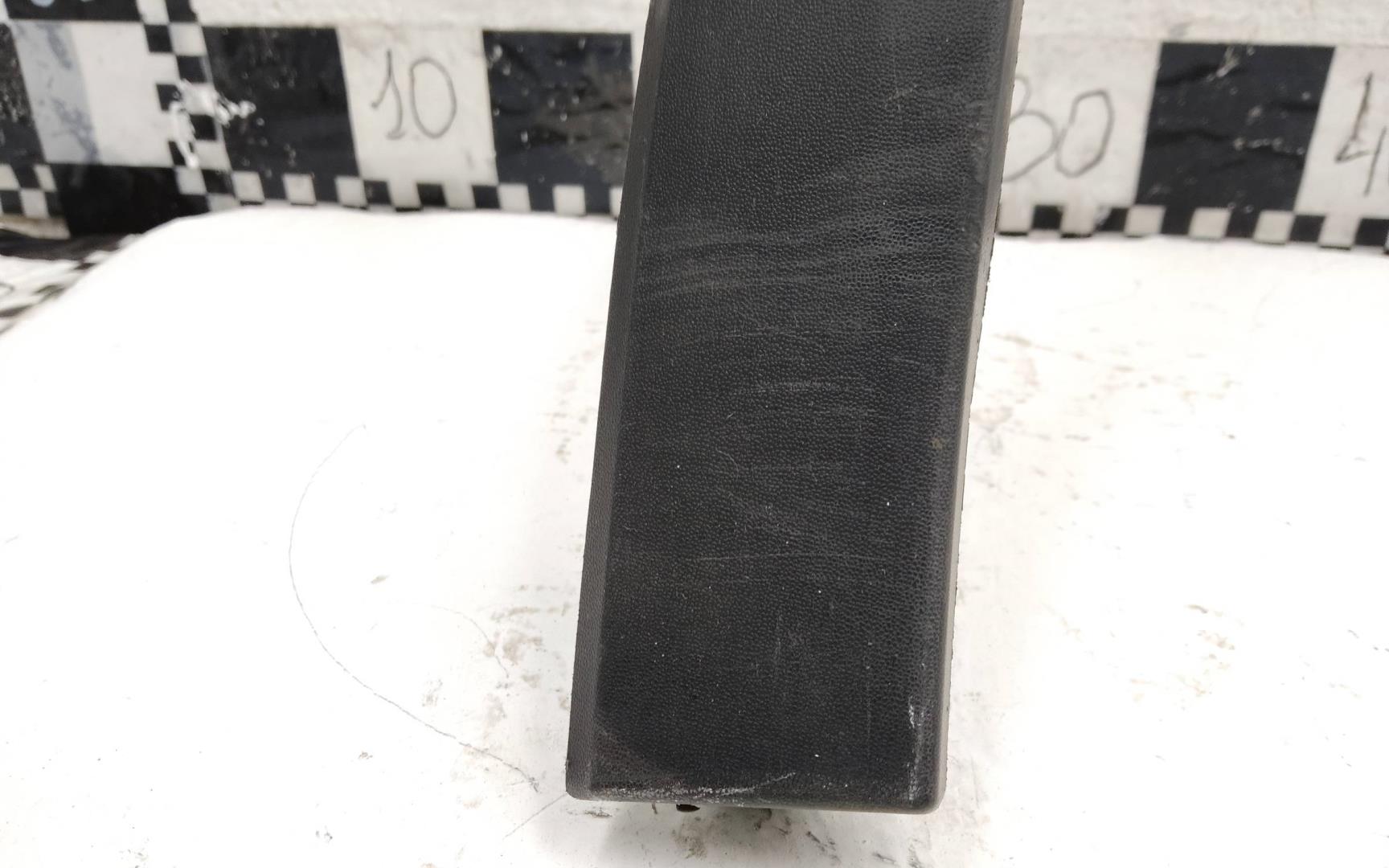 Накладка переднего крыла левого