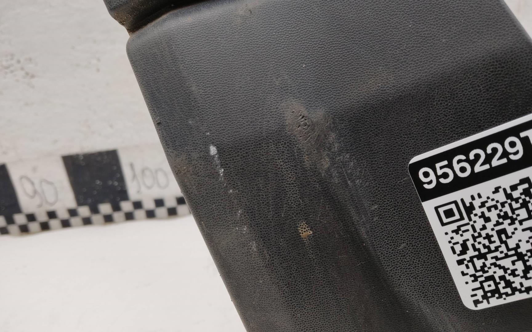 Накладка переднего крыла левого