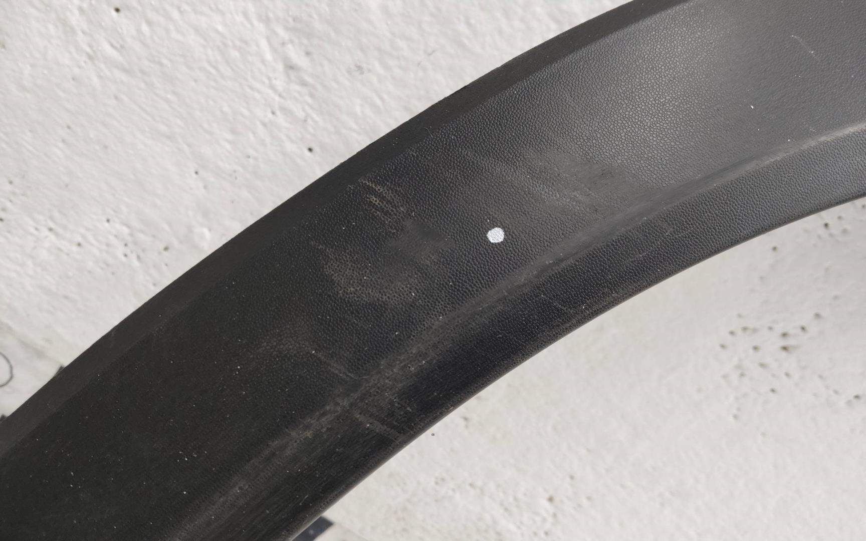 Накладка переднего крыла левого