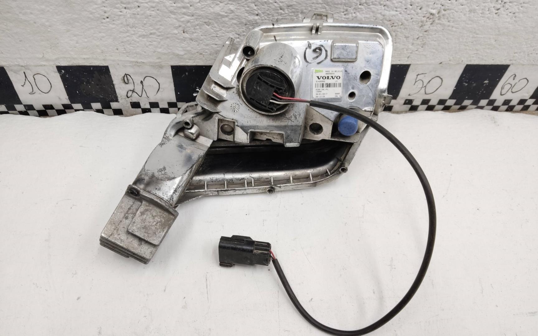 Фара противотуманная левая