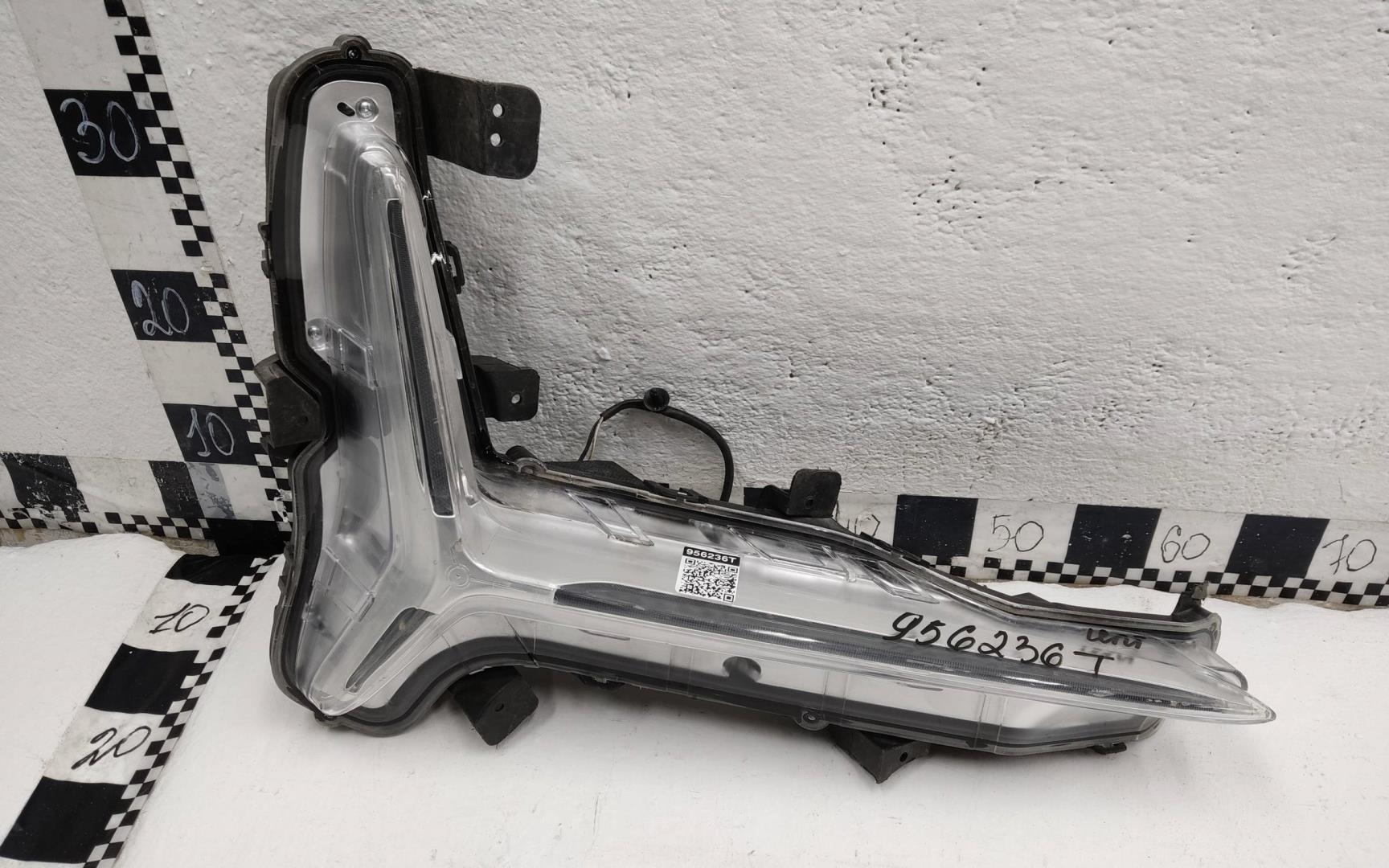 Фара противотуманная правая