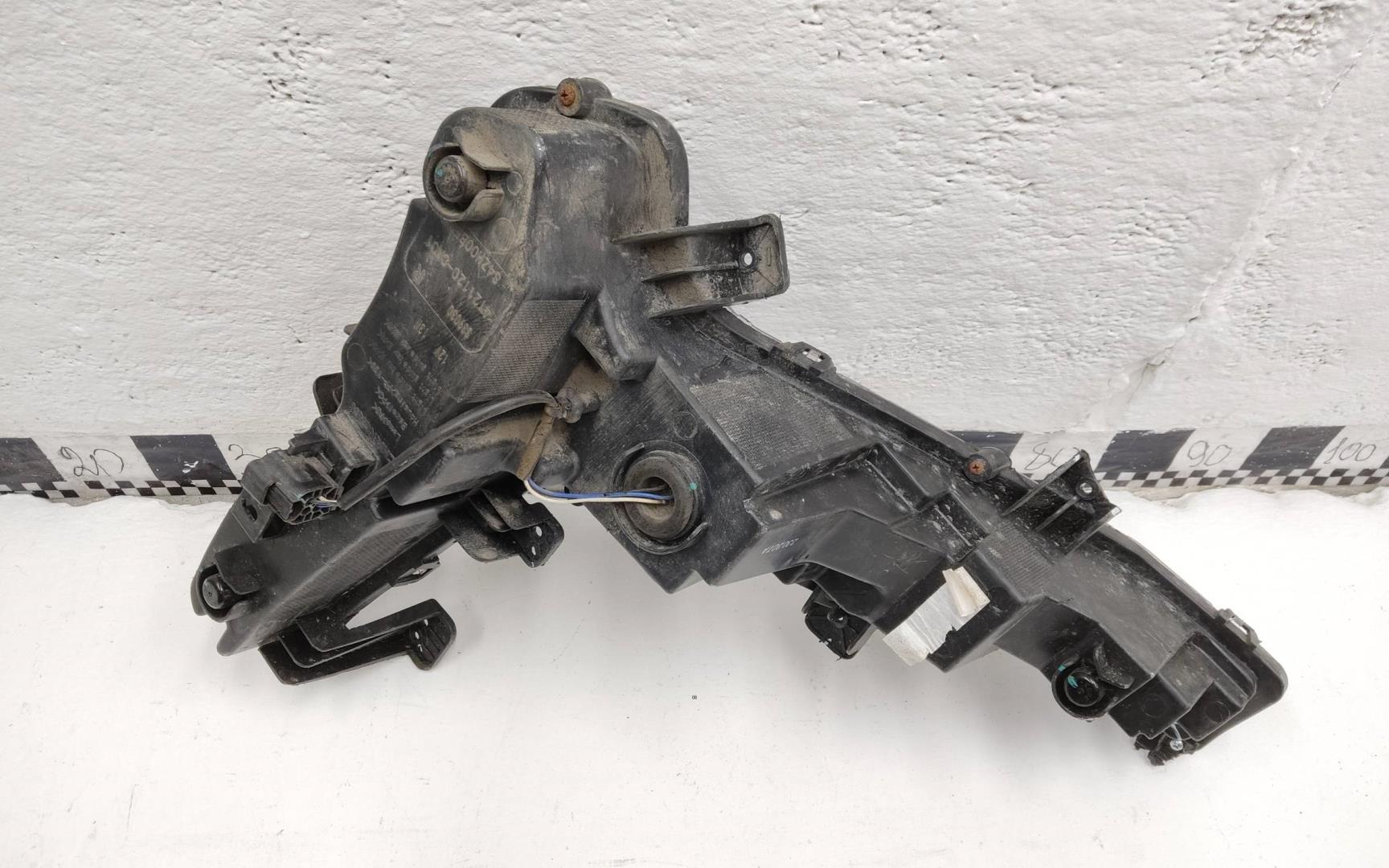 Фара противотуманная правая