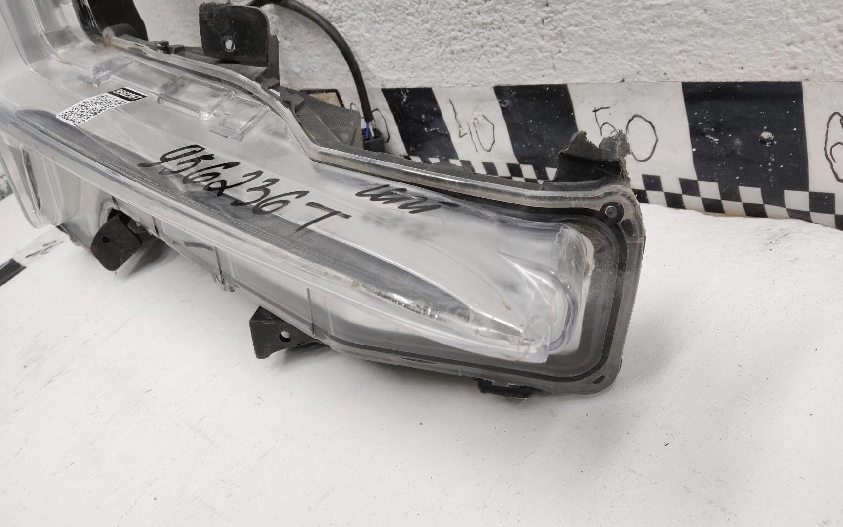 Фара противотуманная правая