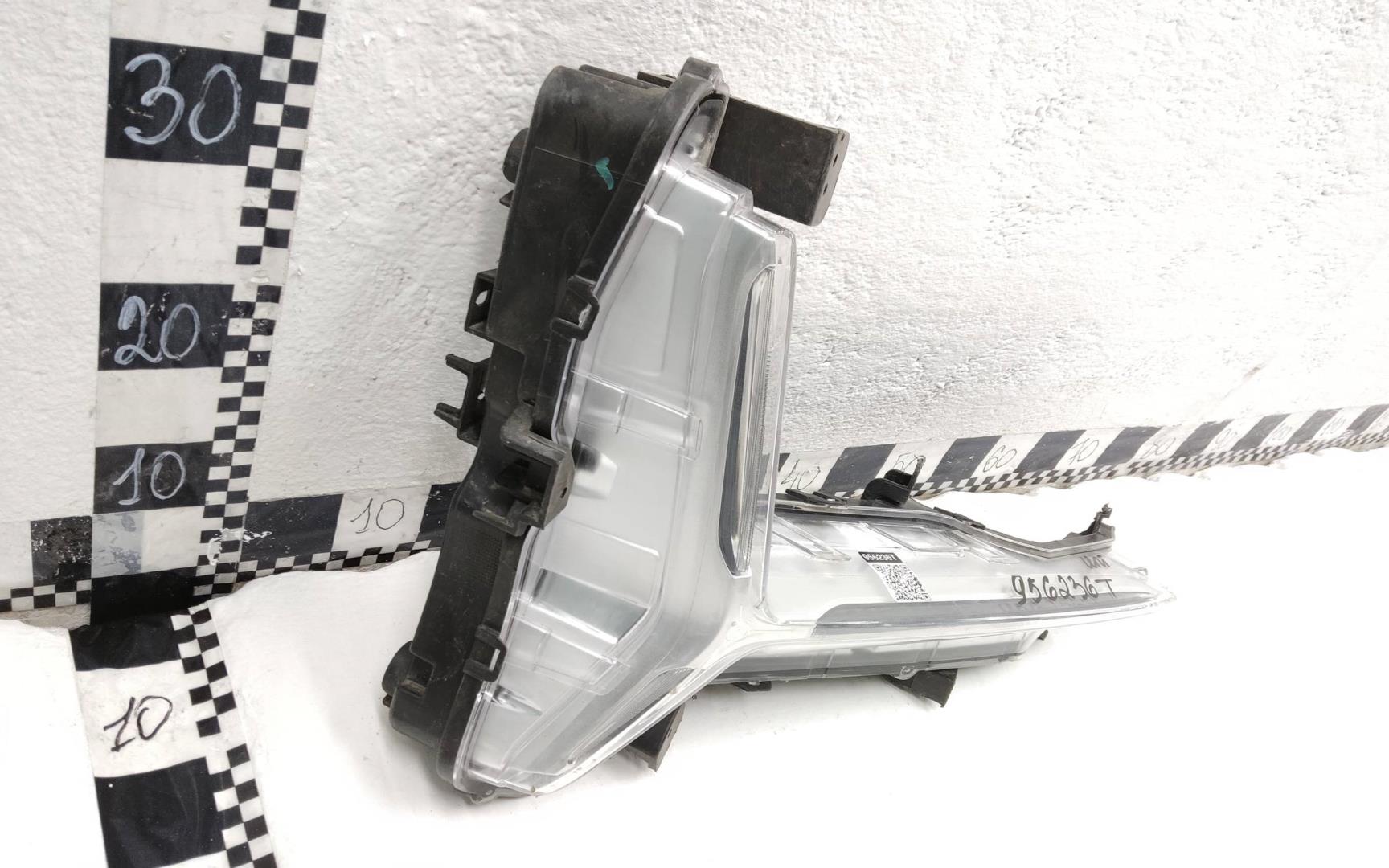 Фара противотуманная правая