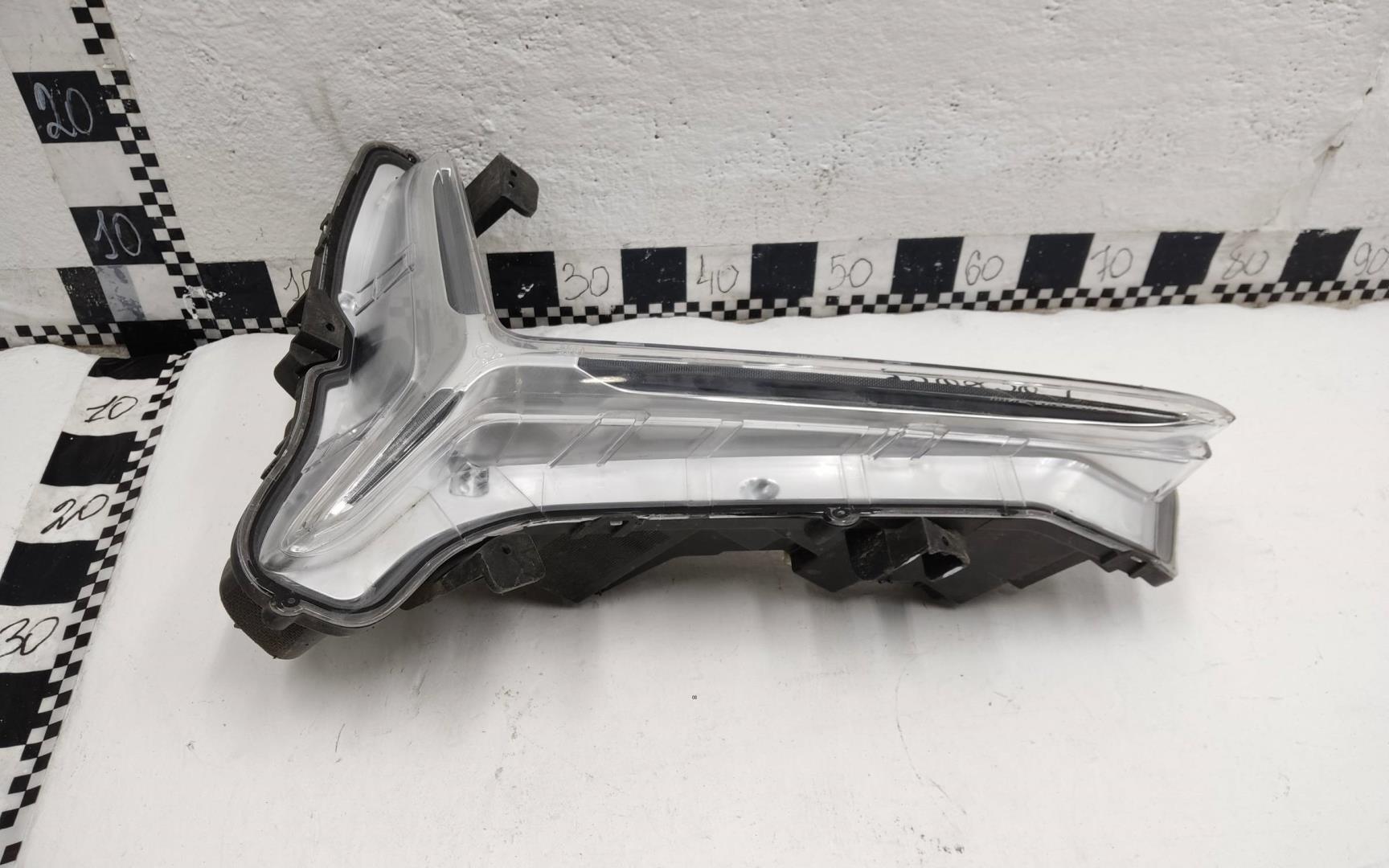 Фара противотуманная правая