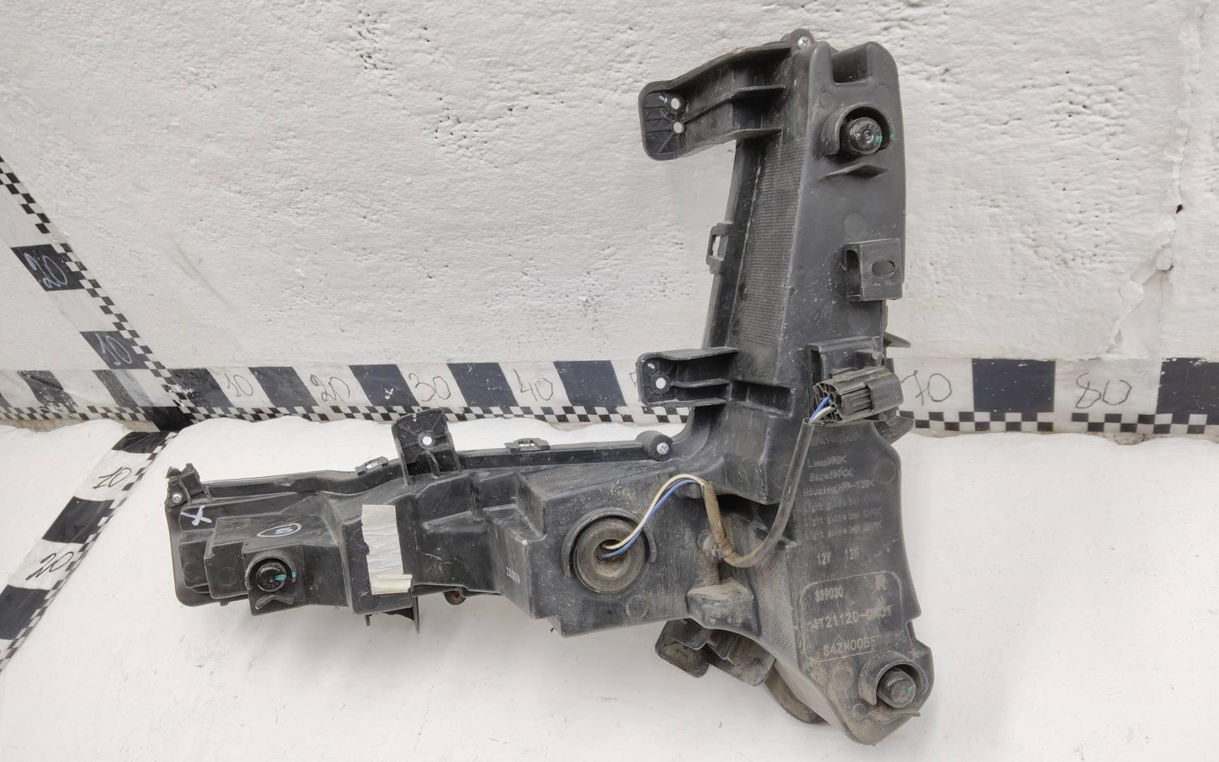 Фара противотуманная правая