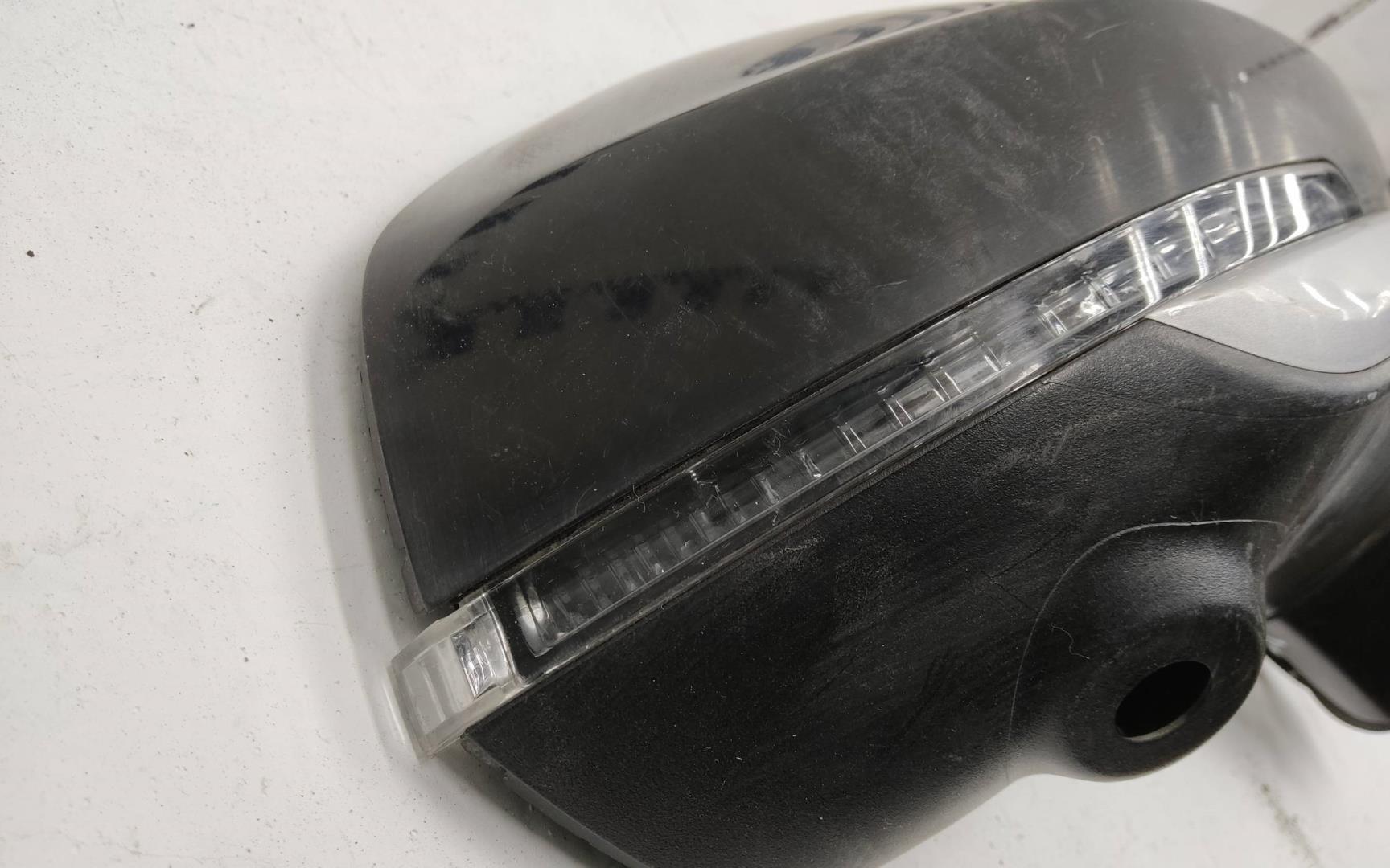 Зеркало правое электрическое