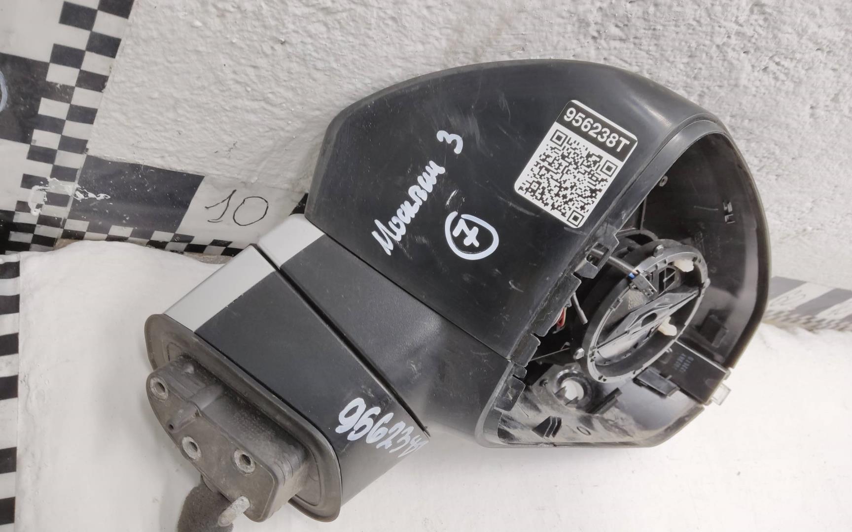 Зеркало правое электрическое