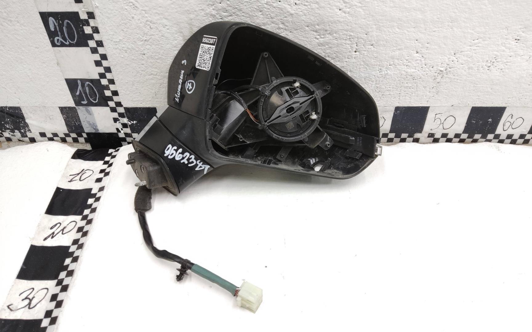 Зеркало правое электрическое