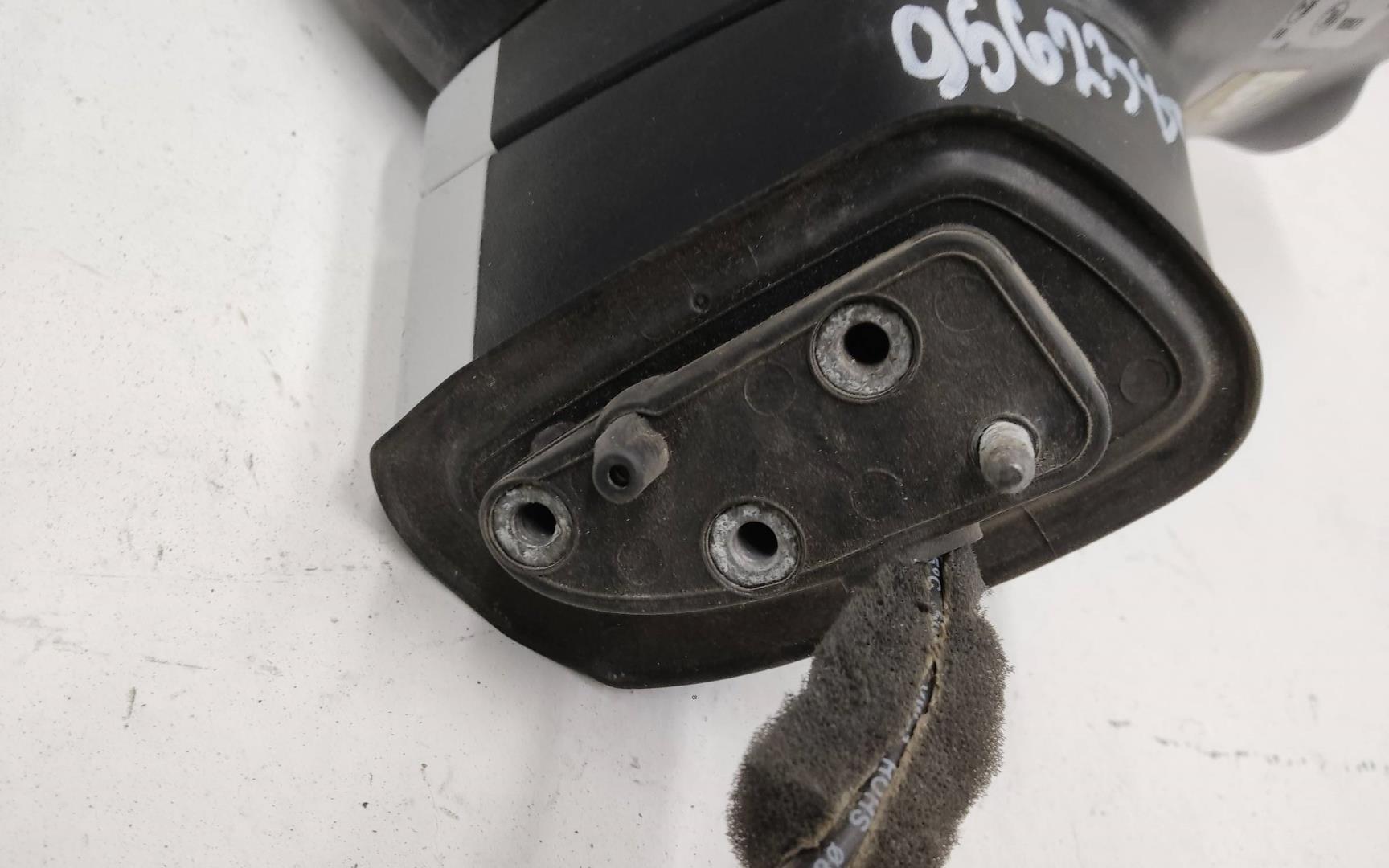 Зеркало правое электрическое