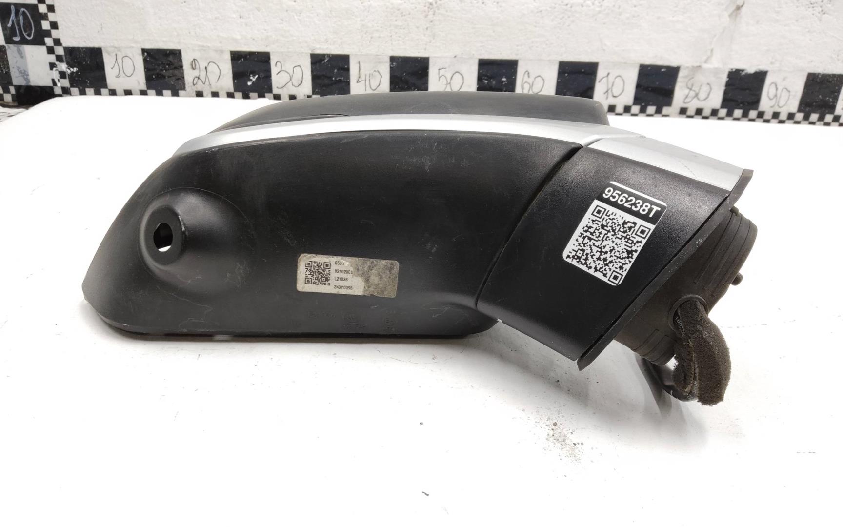 Зеркало правое электрическое