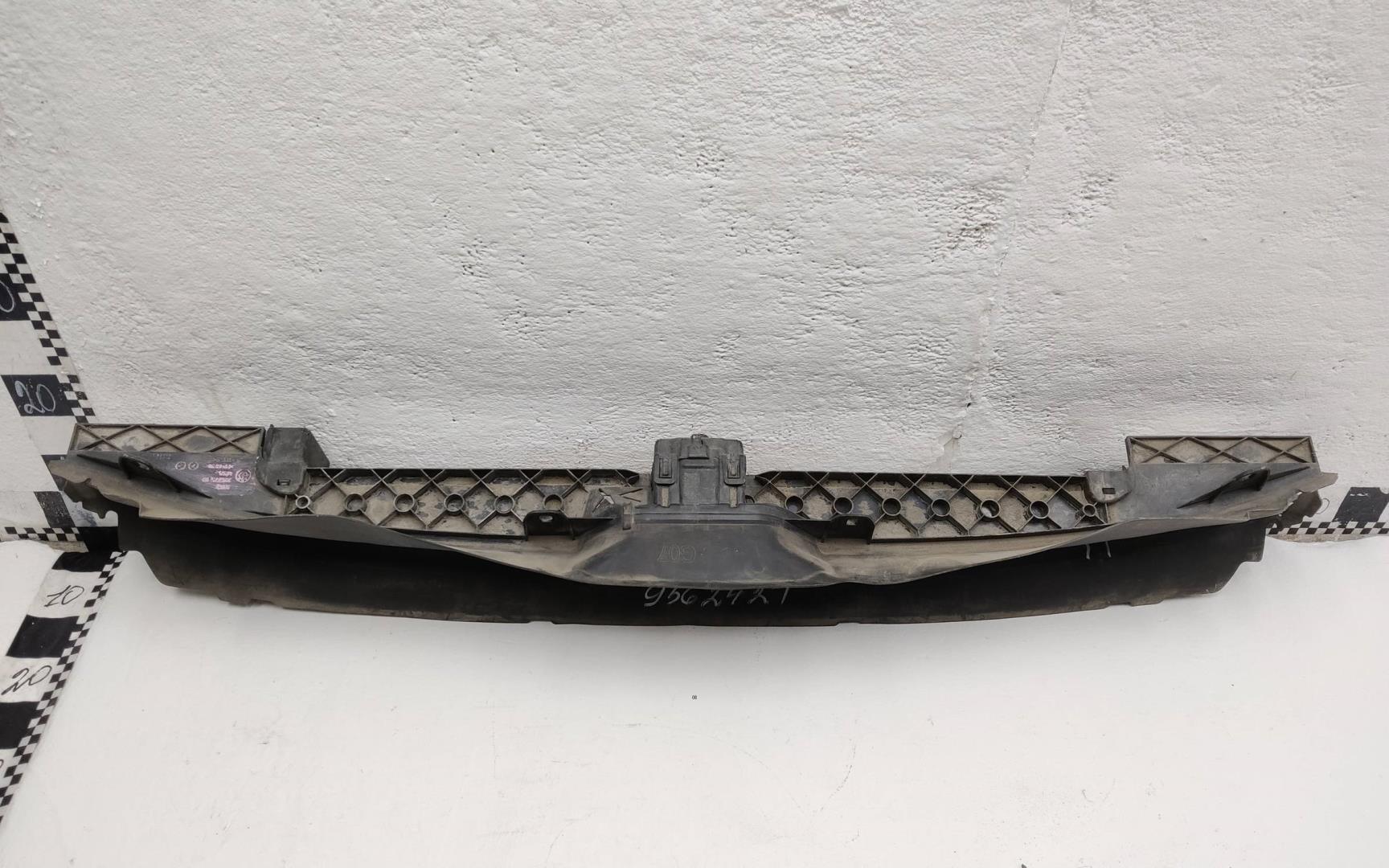 Воздуховод радиатора нижний