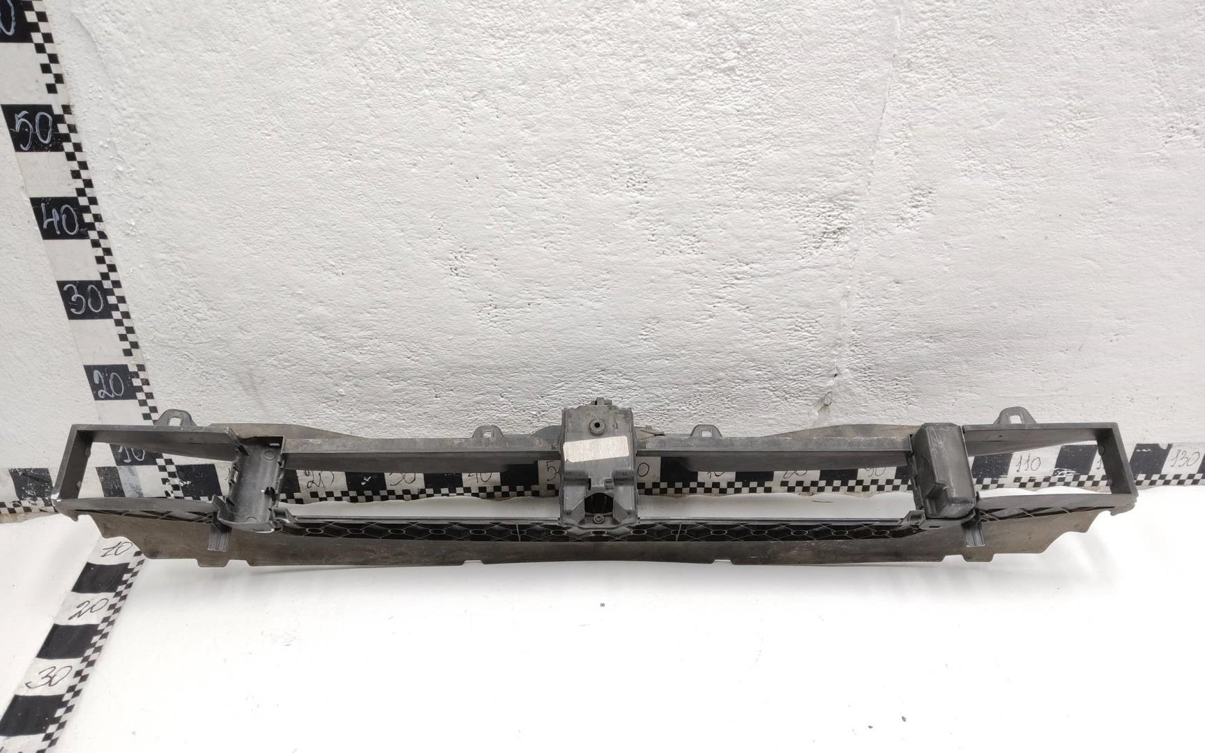 Воздуховод радиатора нижний