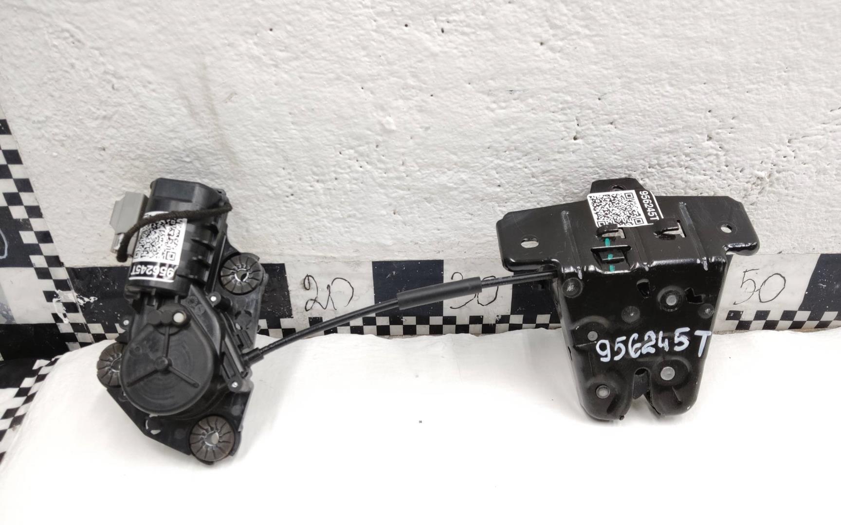 Замок багажника