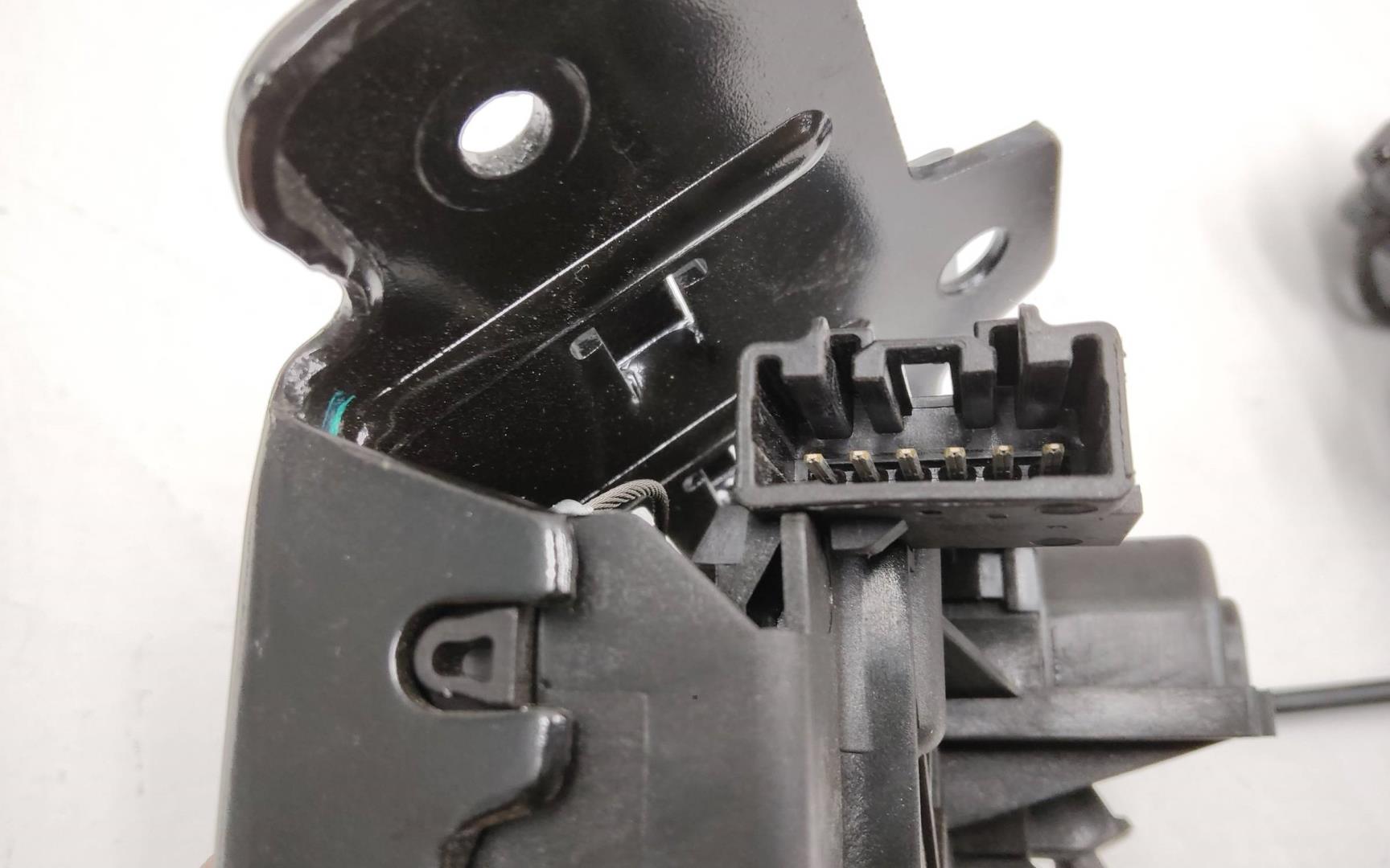 Замок багажника