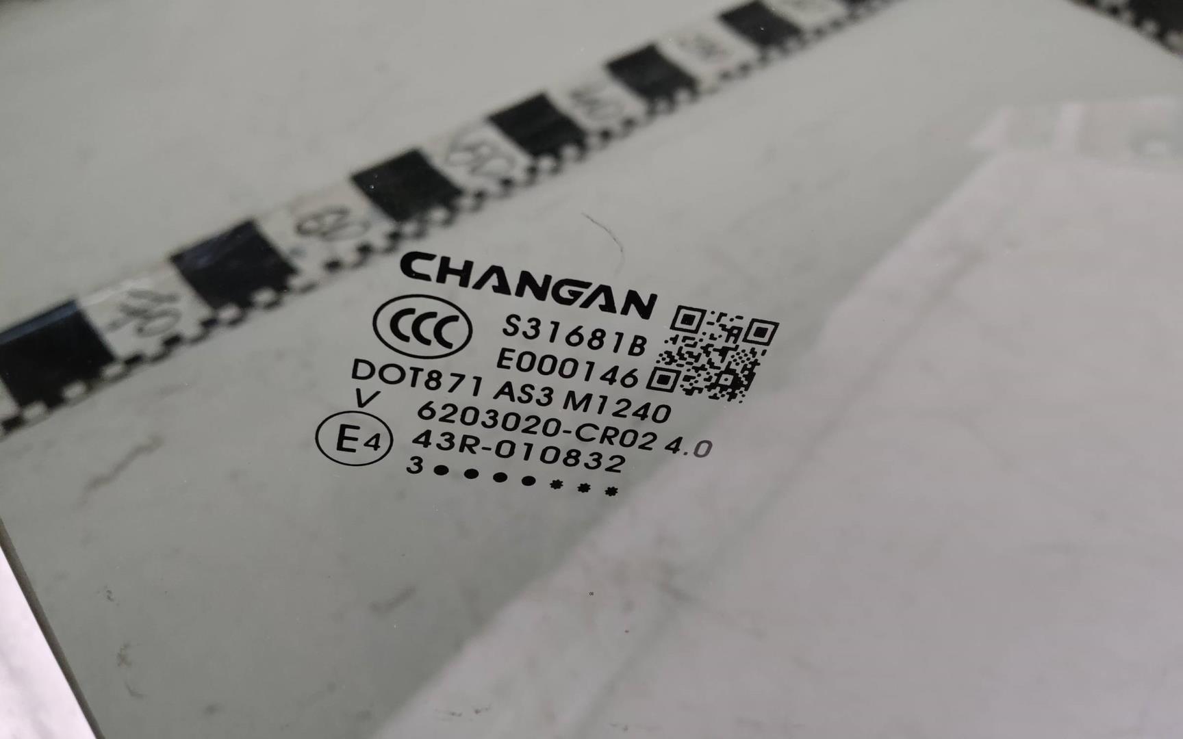 Стекло двери задней правой