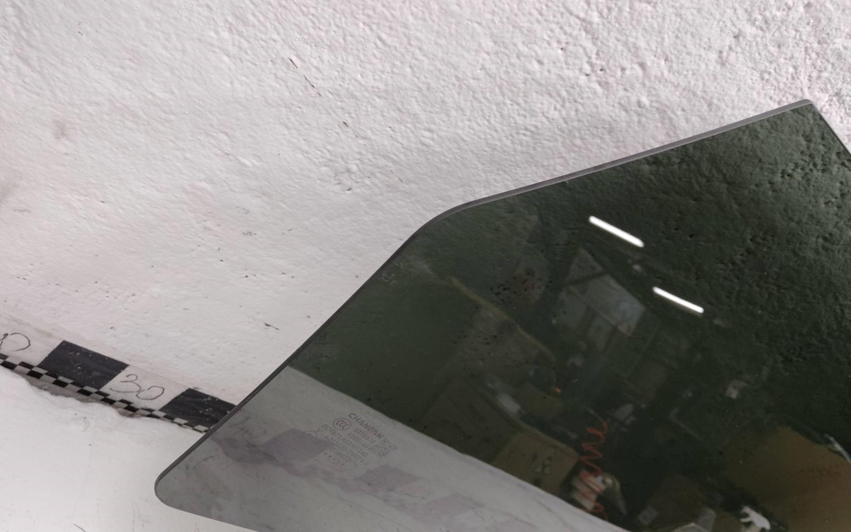 Стекло двери задней правой