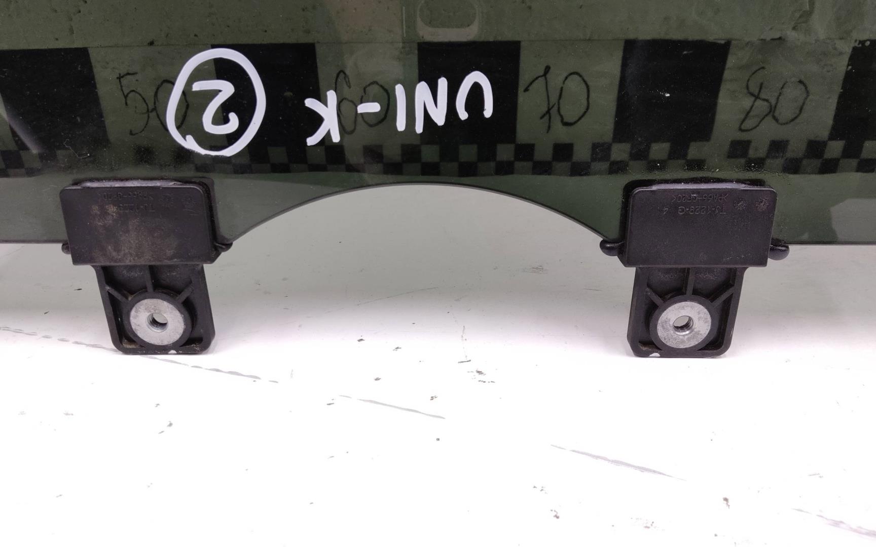 Стекло двери задней правой