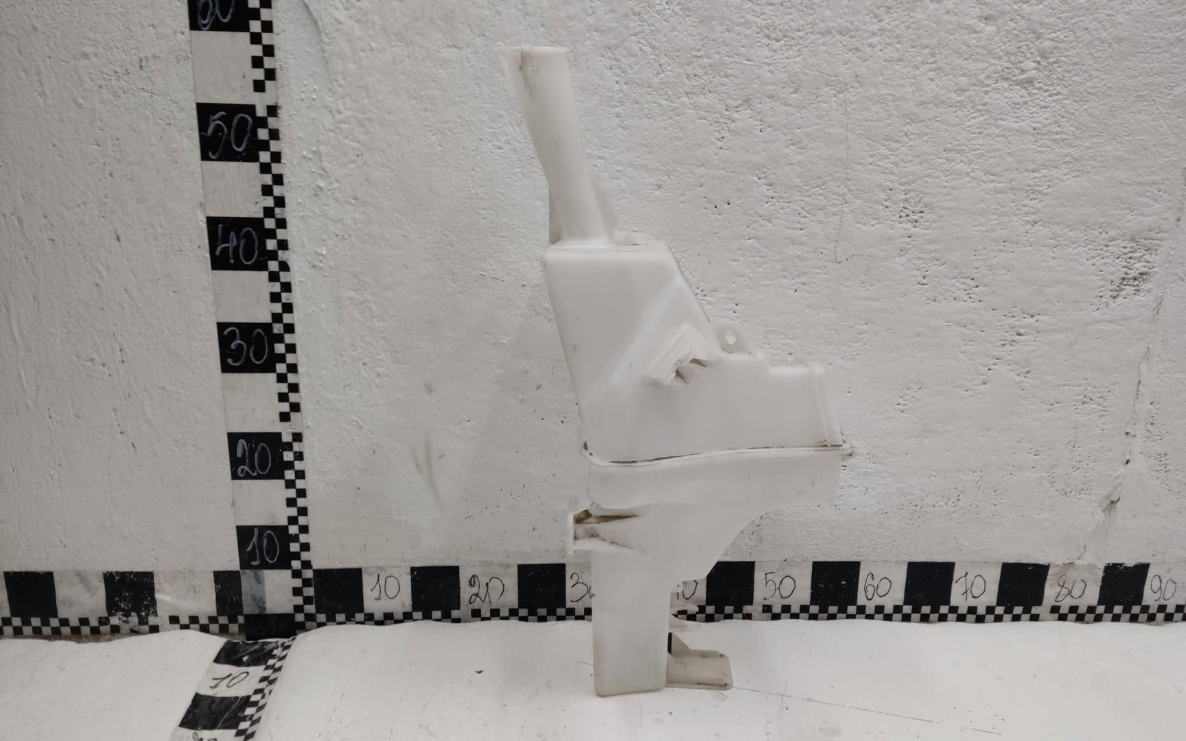 Бачок омывателя лобового стекла