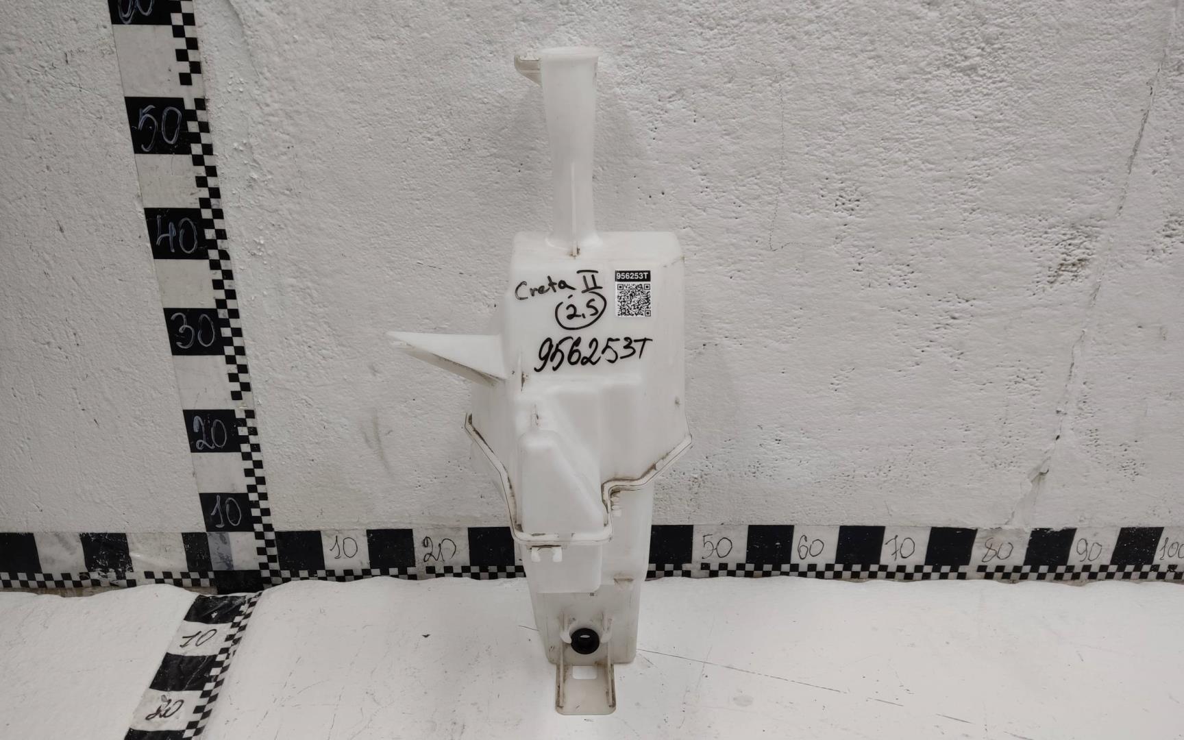 Бачок омывателя лобового стекла