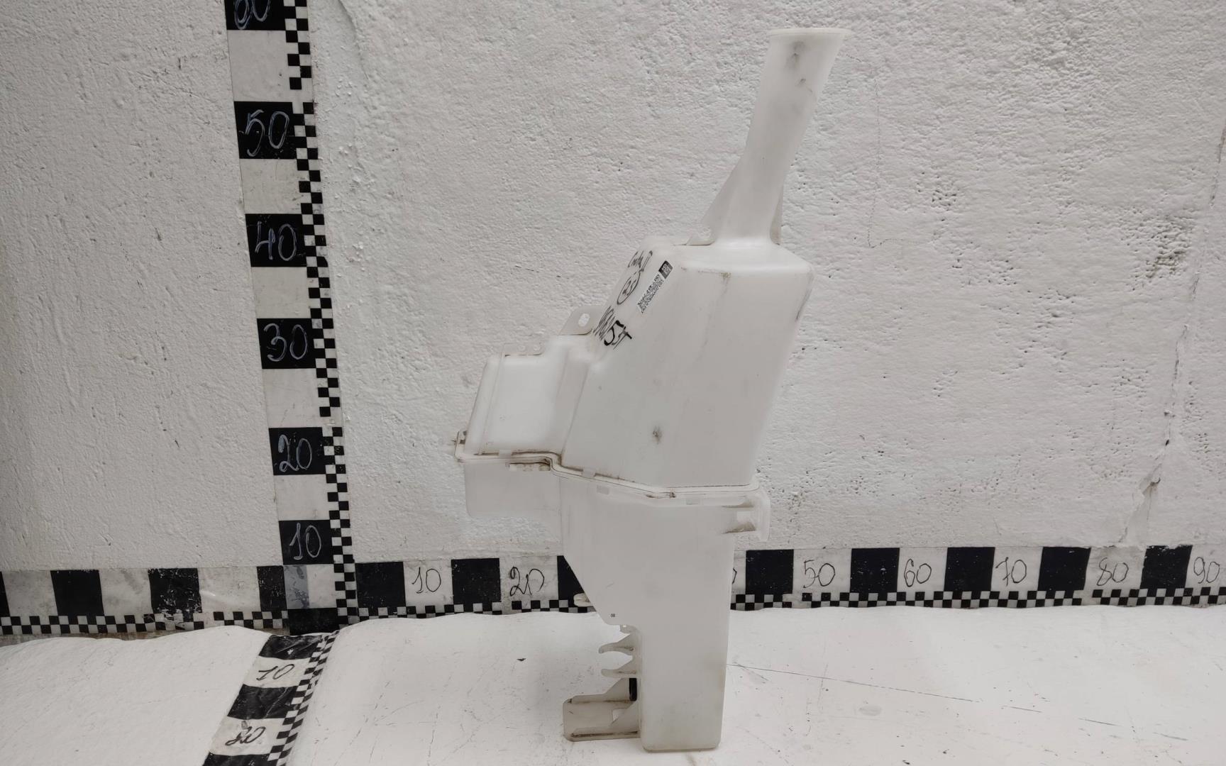 Бачок омывателя лобового стекла