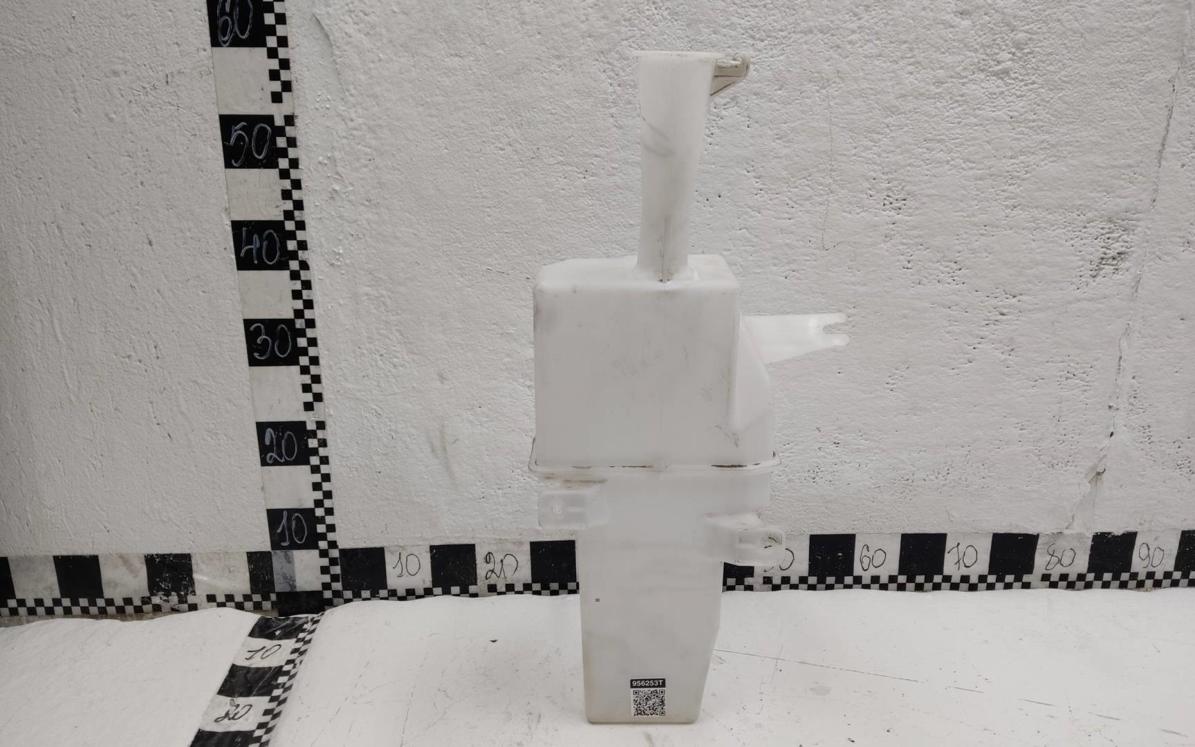 Бачок омывателя лобового стекла