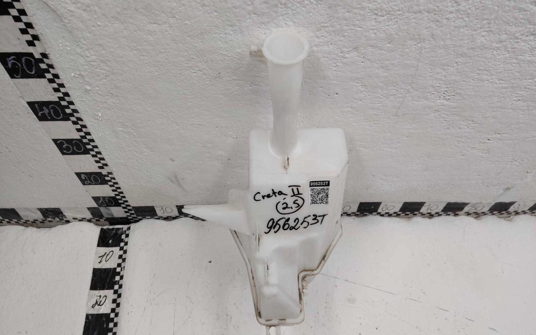 Бачок омывателя лобового стекла