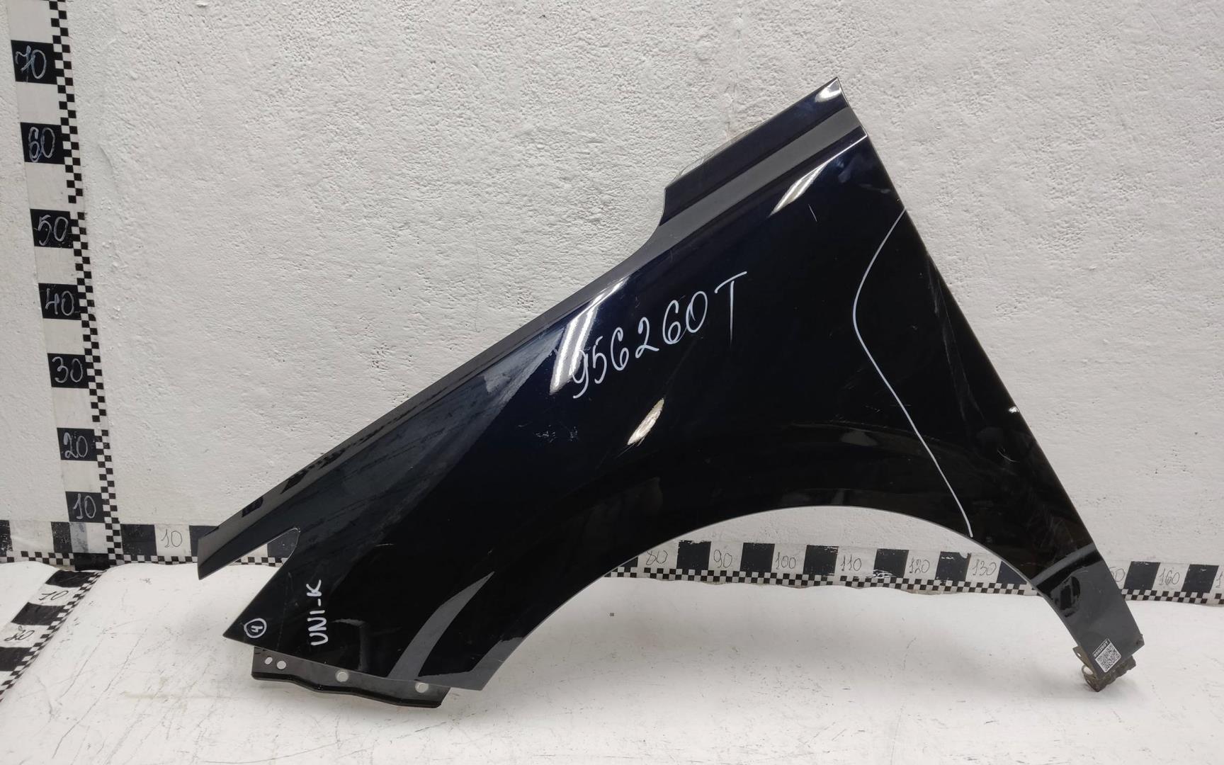 Крыло переднее левое