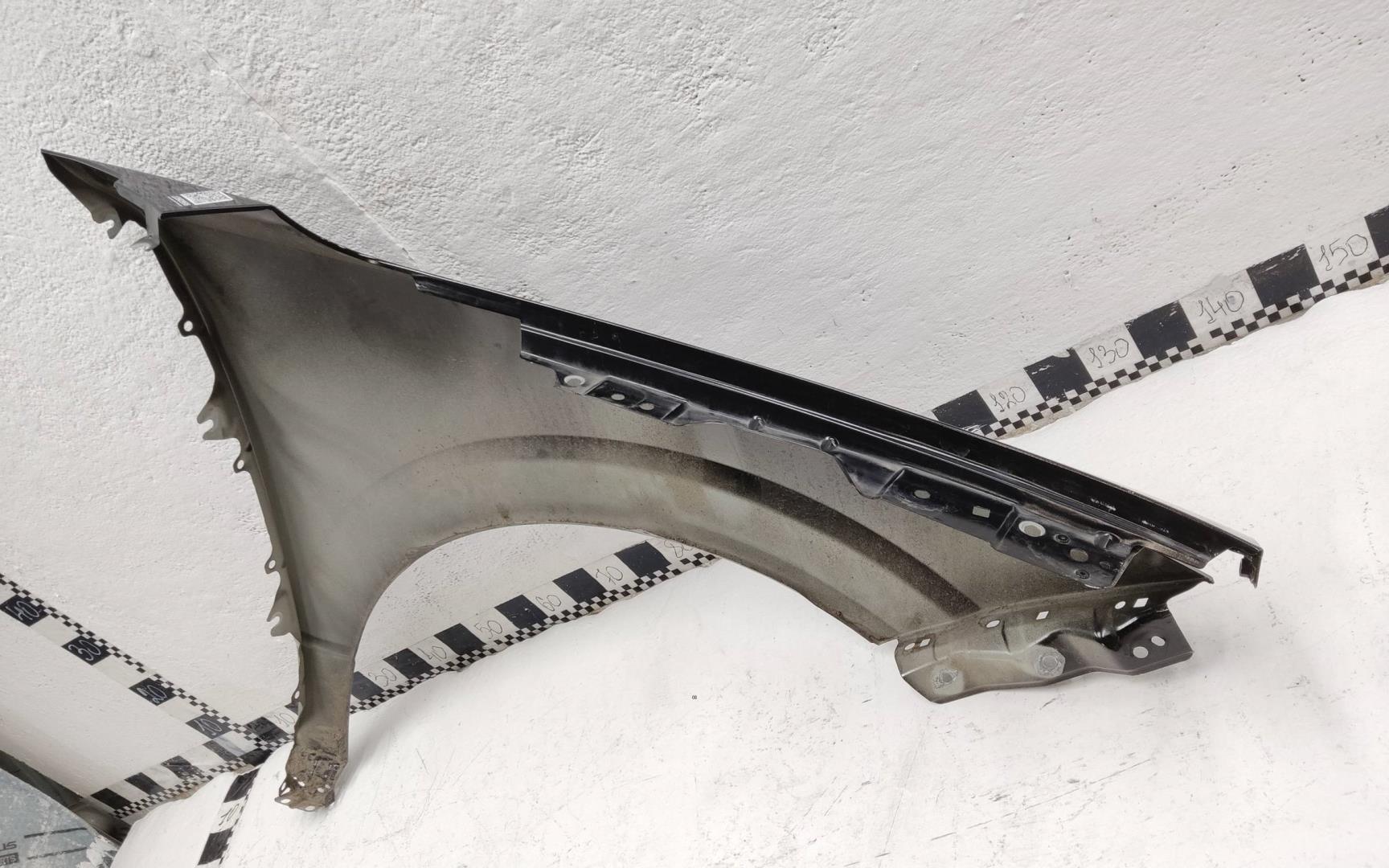 Крыло переднее левое