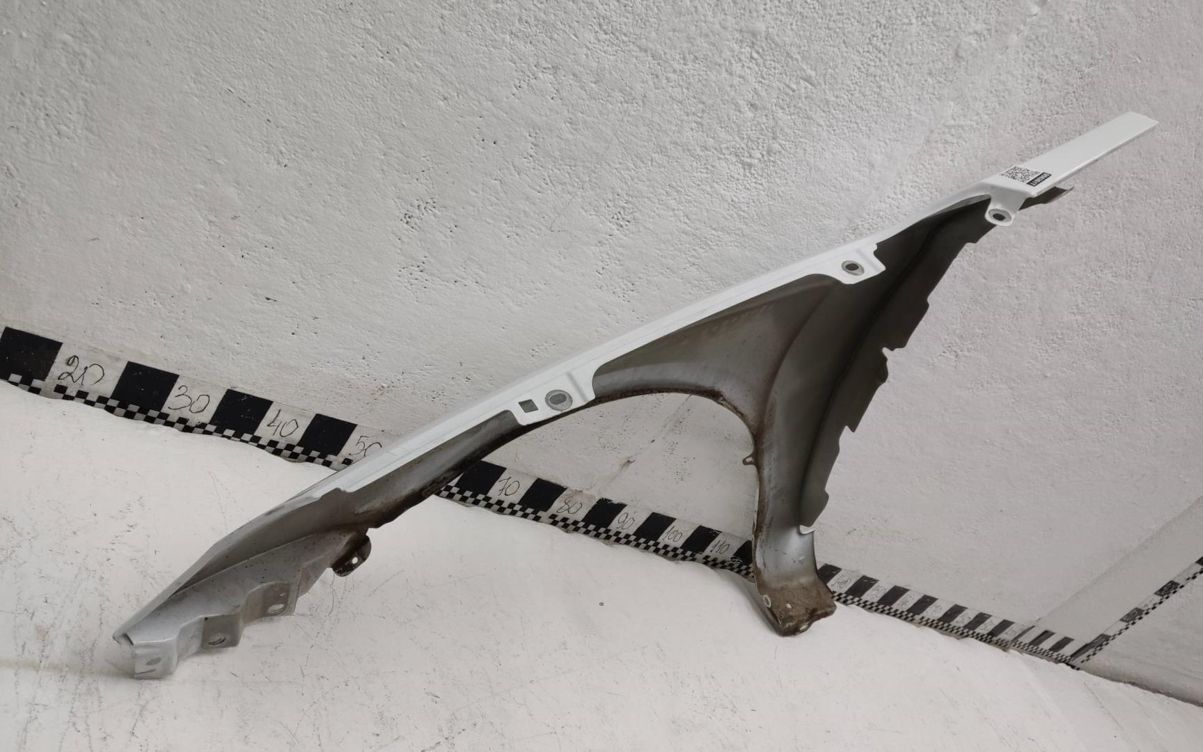 Крыло переднее правое