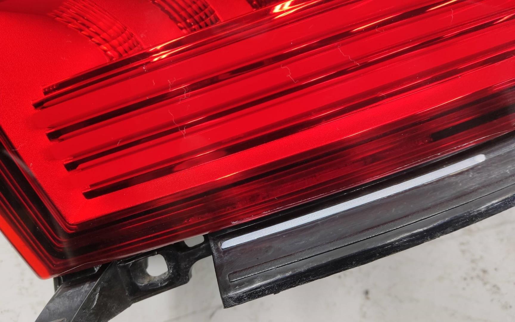 Фонарь задний наружный правый