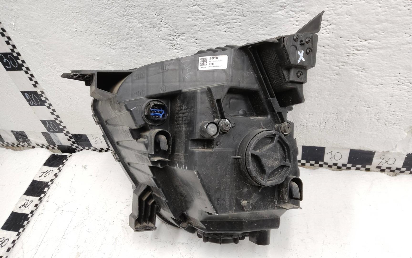 Фара правая