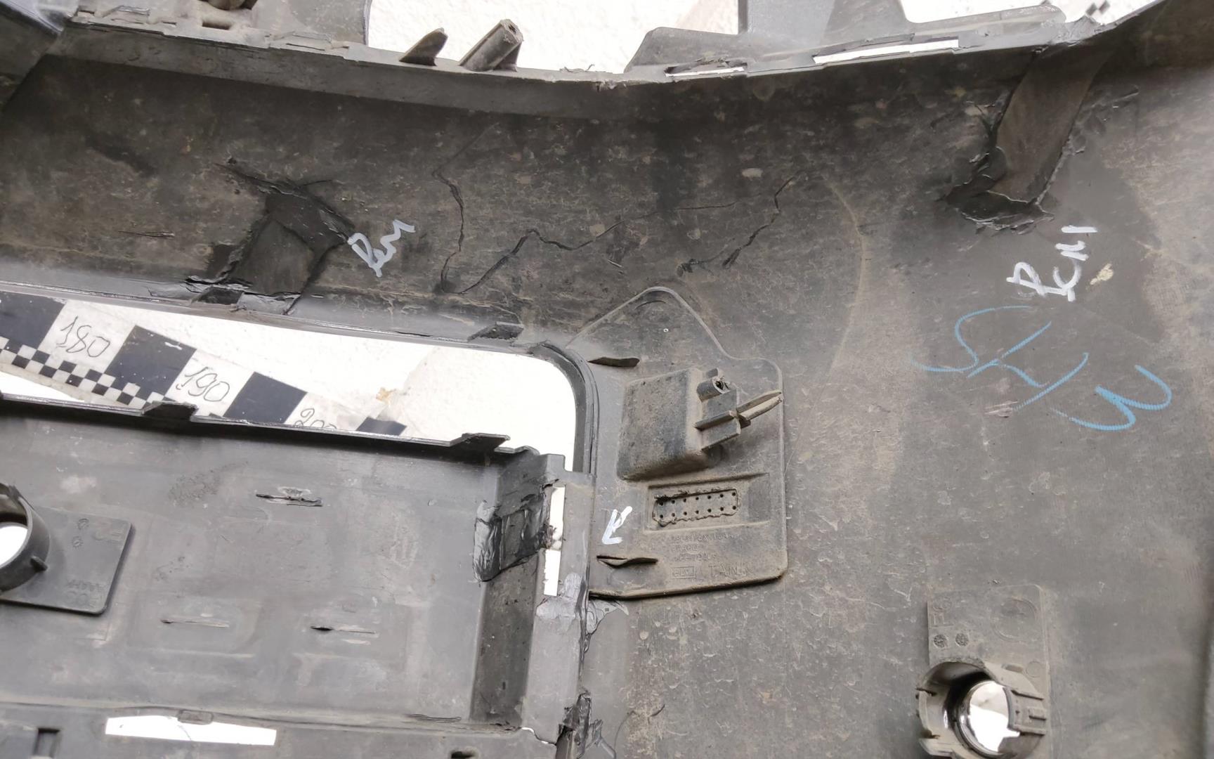 Бампер передний